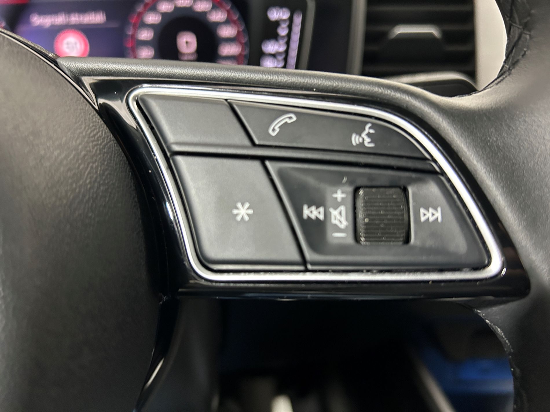 Audi A1 Sportback 30 1.0 tfsi Identity Black 116 cv s-tronic   - Autoviemme