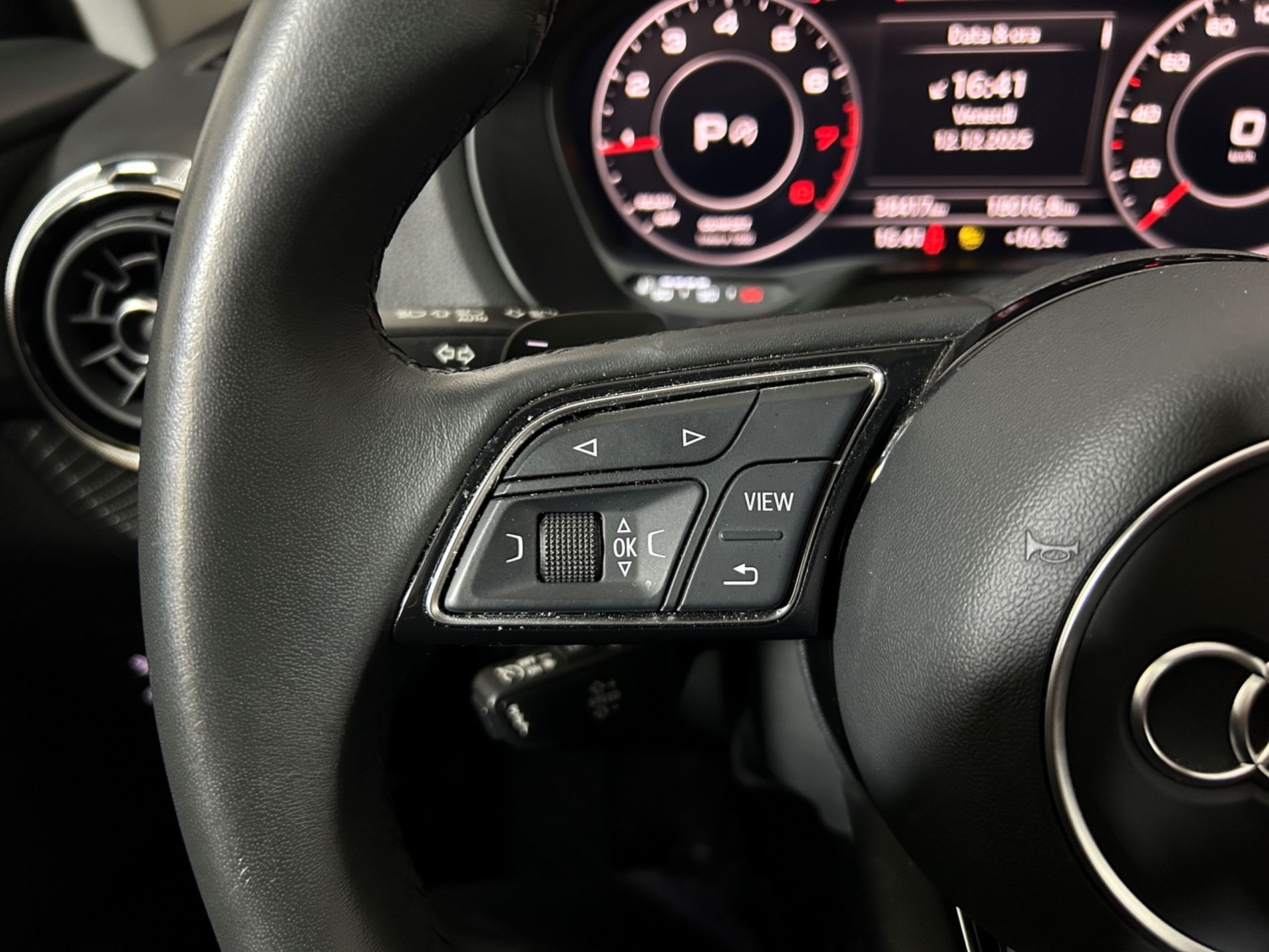 Q2 35 Business Advanced s-tronic - Autoviemme