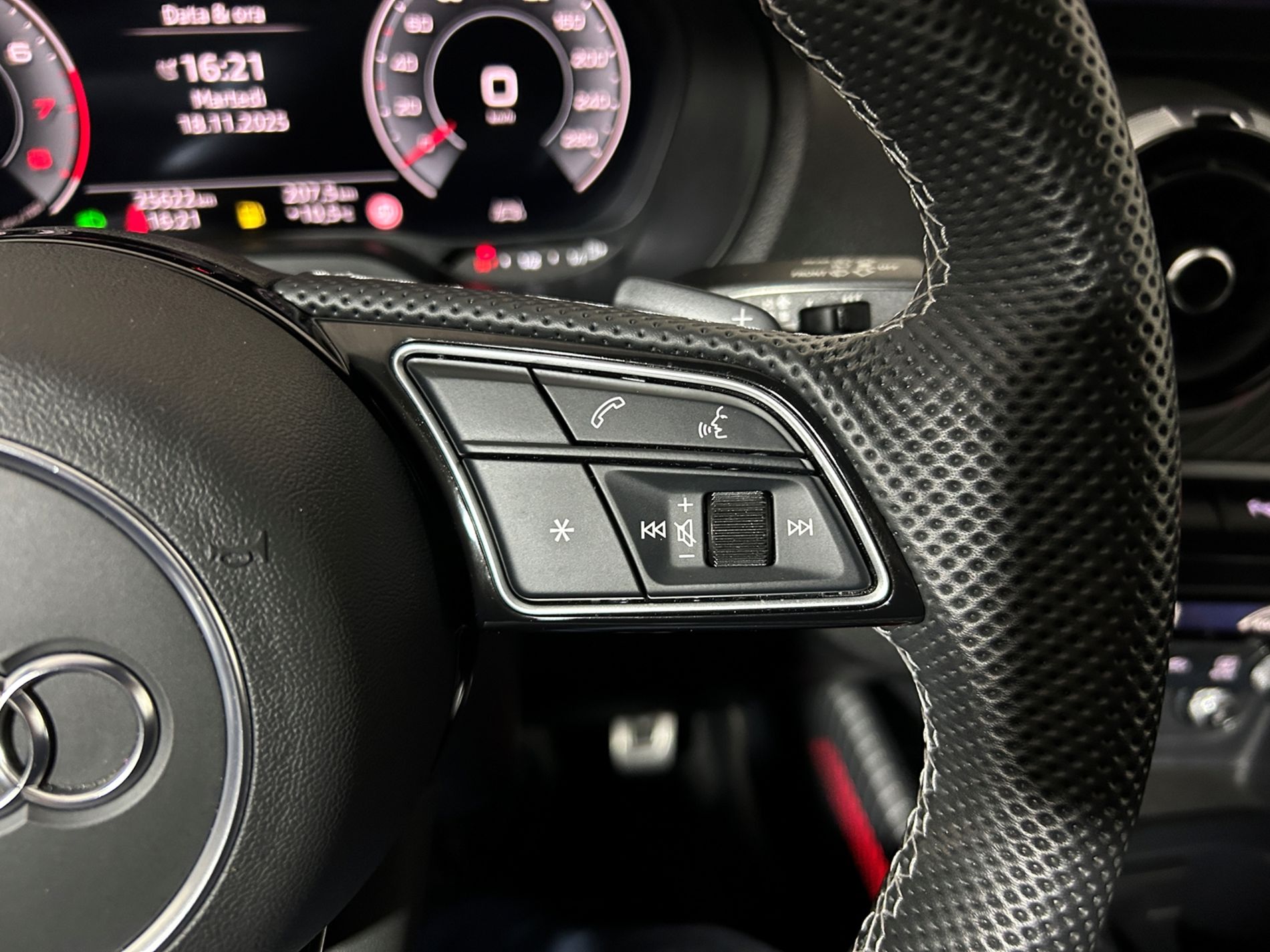 Q2 35 tfsi S line s-tronic - Autoviemme