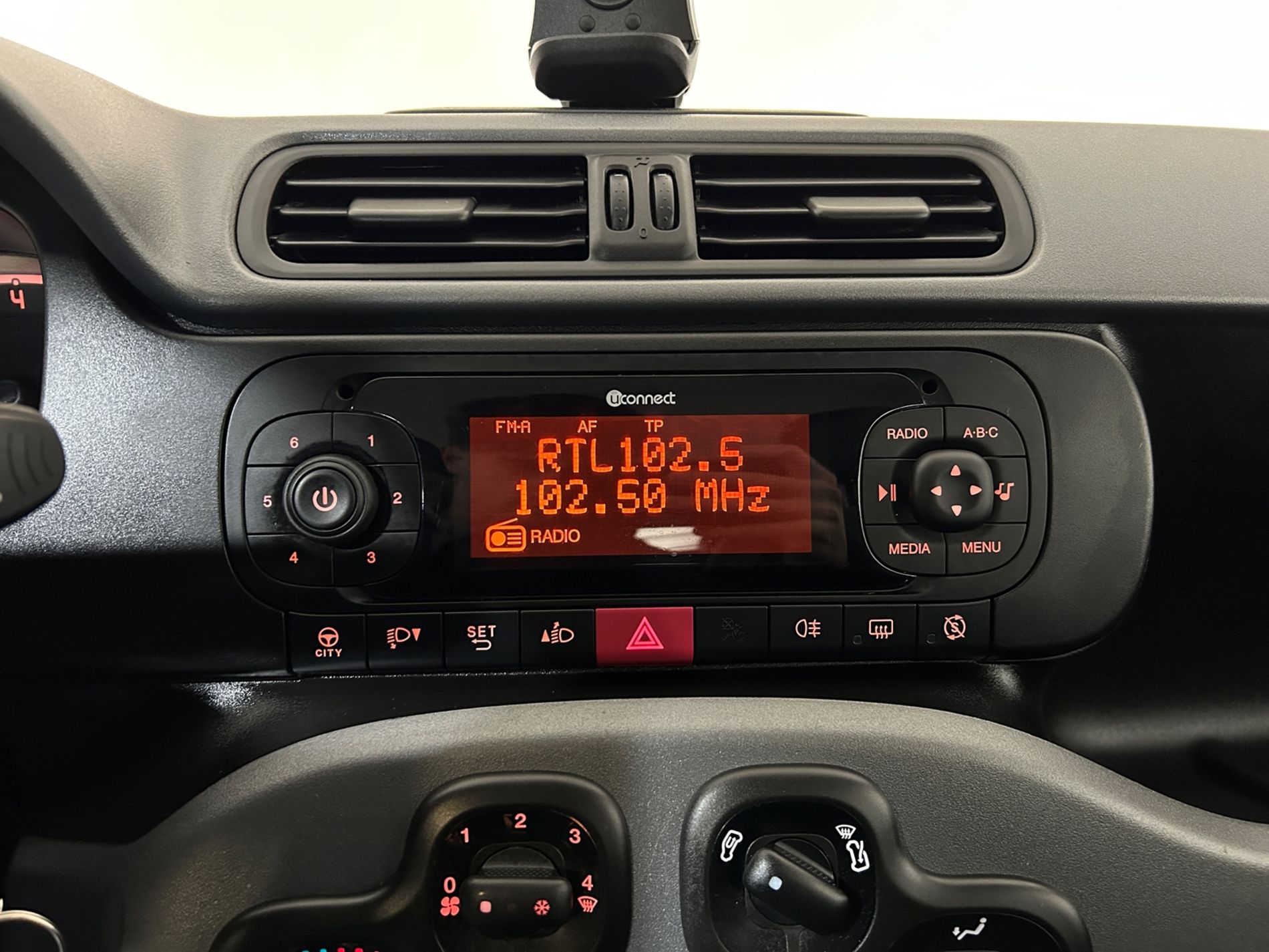 Panda Hybrid City Life s&s 70cv - Autoviemme