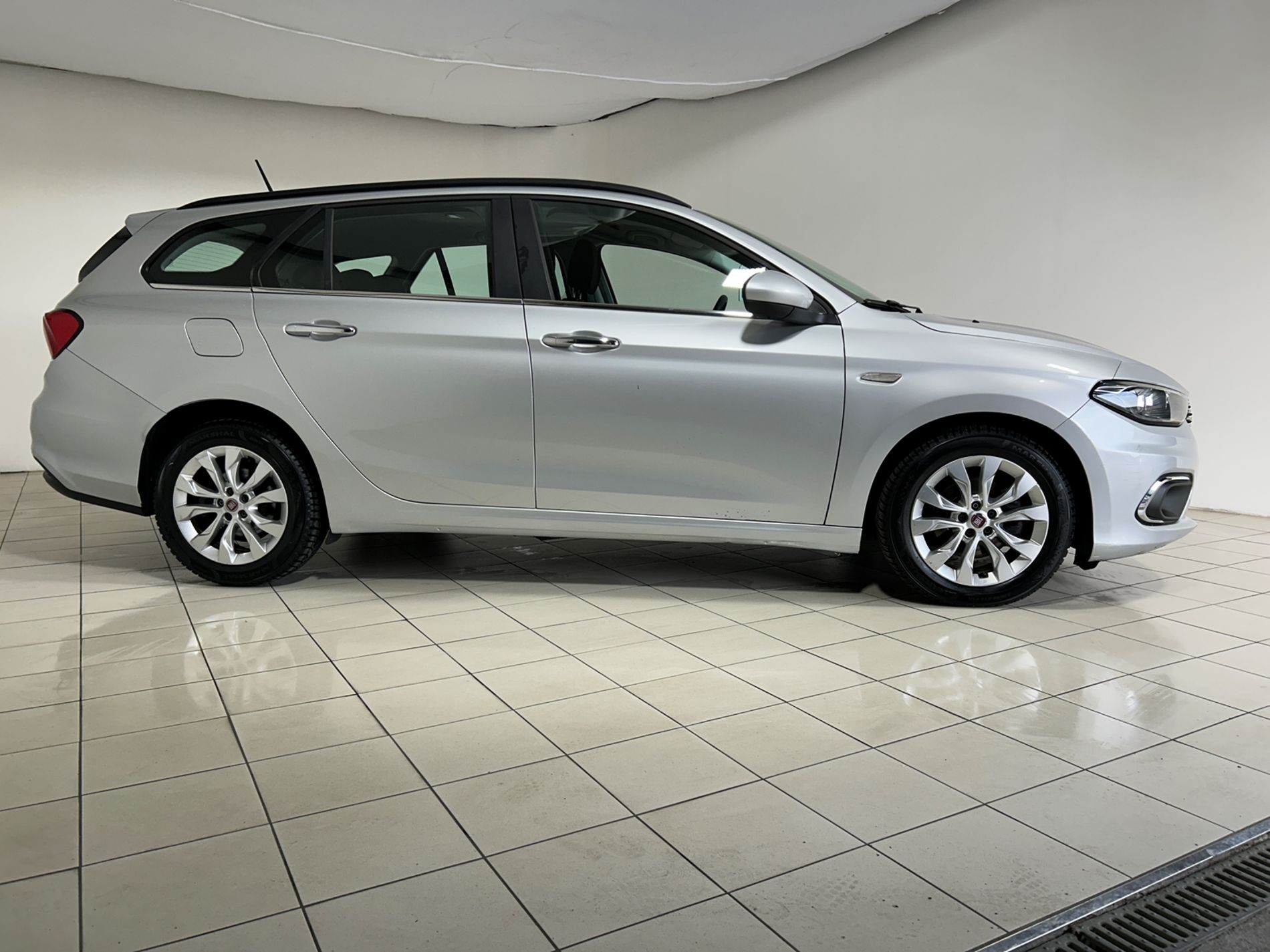 Fiat Tipo SW 1.6 e-torq Lounge 110 cv automatica - Autoviemme