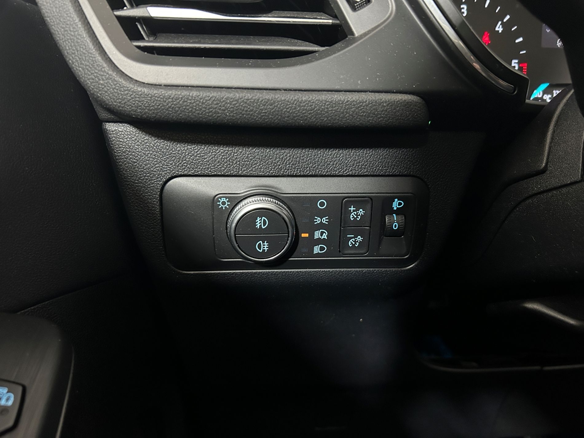 Ford Kuga Titanium 2wd 120cV  - Autoviemme