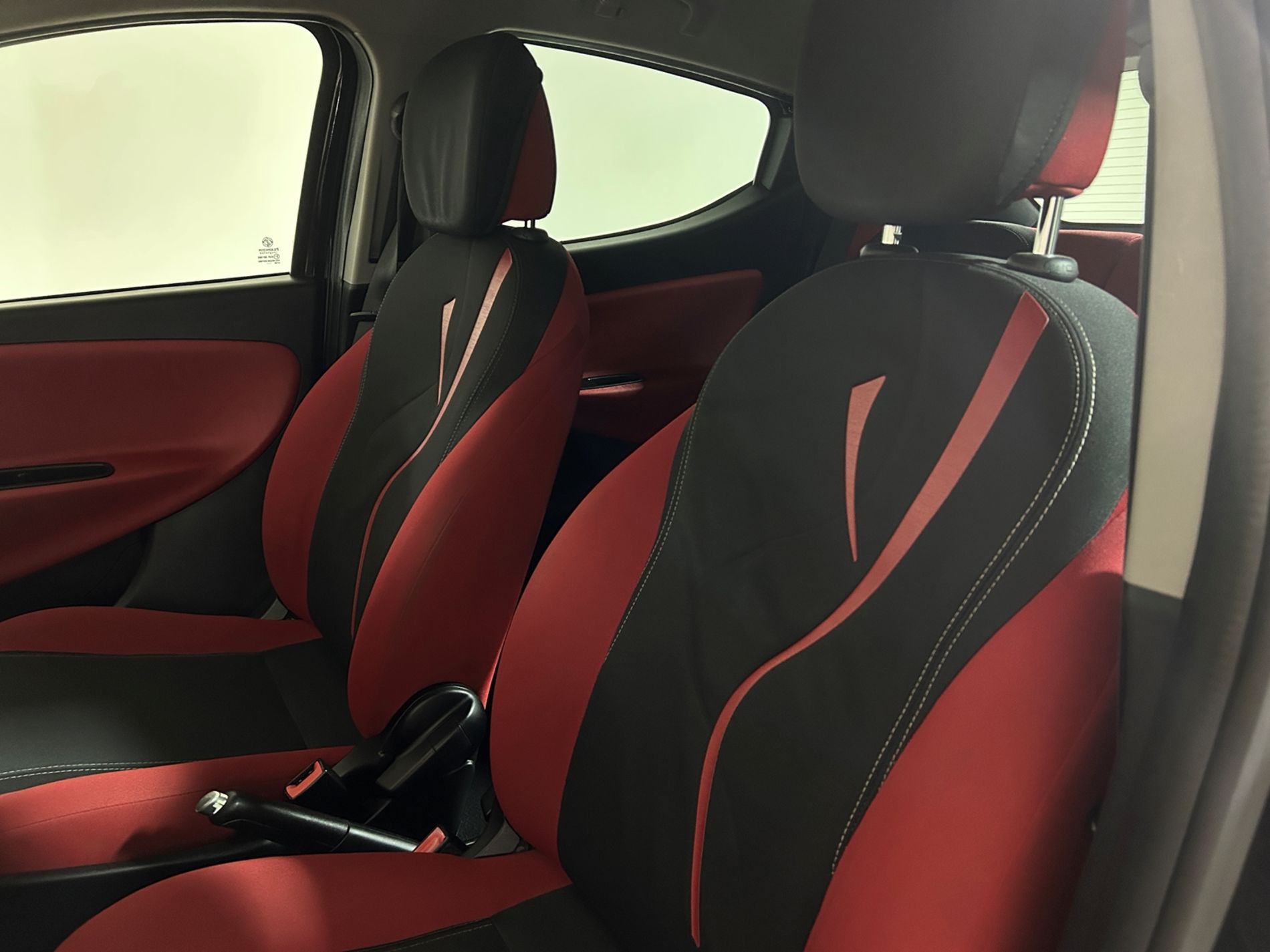 Ypsilon Gold s&s 69cv - Autoviemme