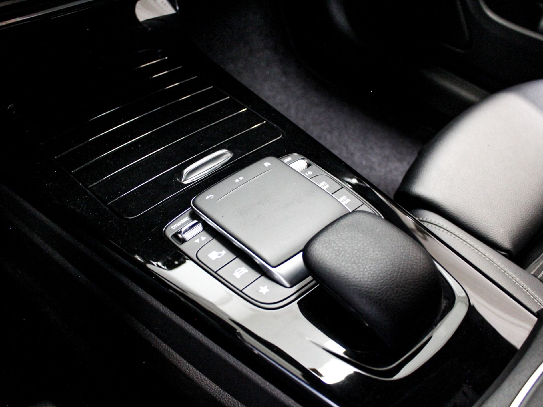 Mercedes CLA Shooting Brake 180 Night edition auto   - Autoviemme