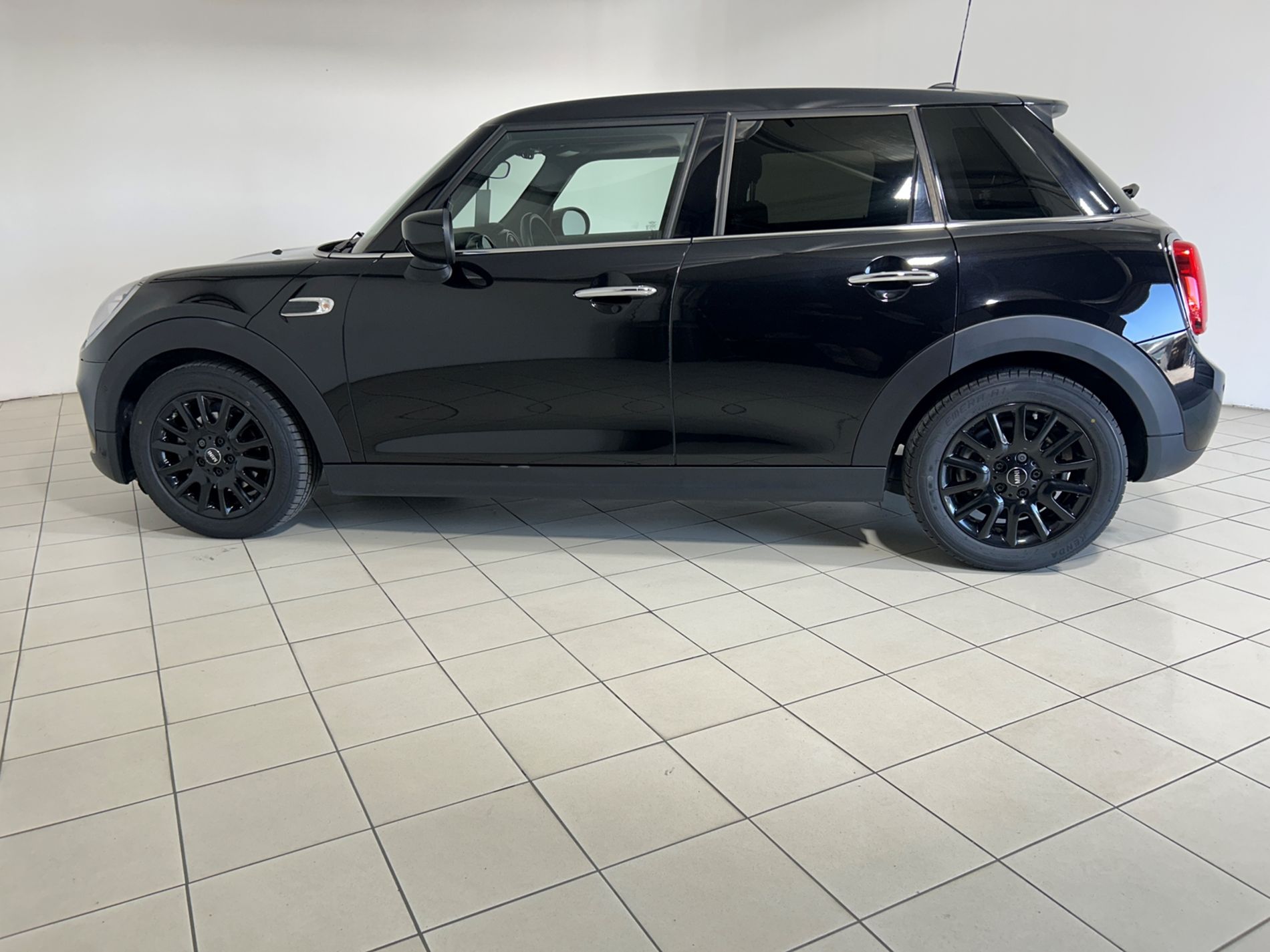Mini Cooper 5 porte 1.5 automatica - Autoviemme