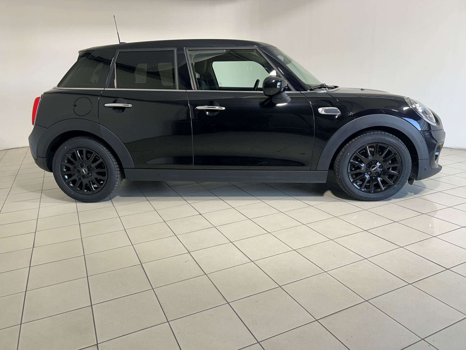 Mini Cooper 5 porte 1.5 automatica - Autoviemme
