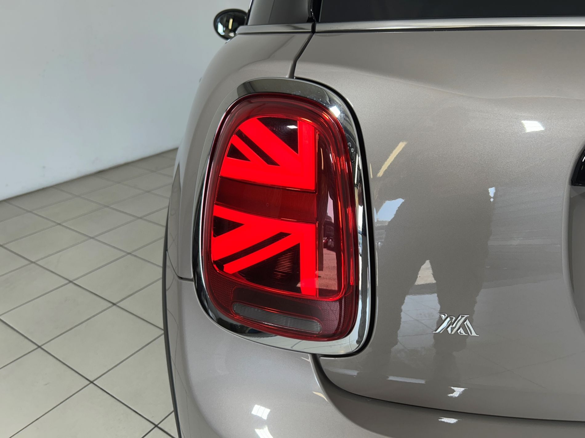 Mini 5p 1.5 Cooper Essential auto - Autoviemme