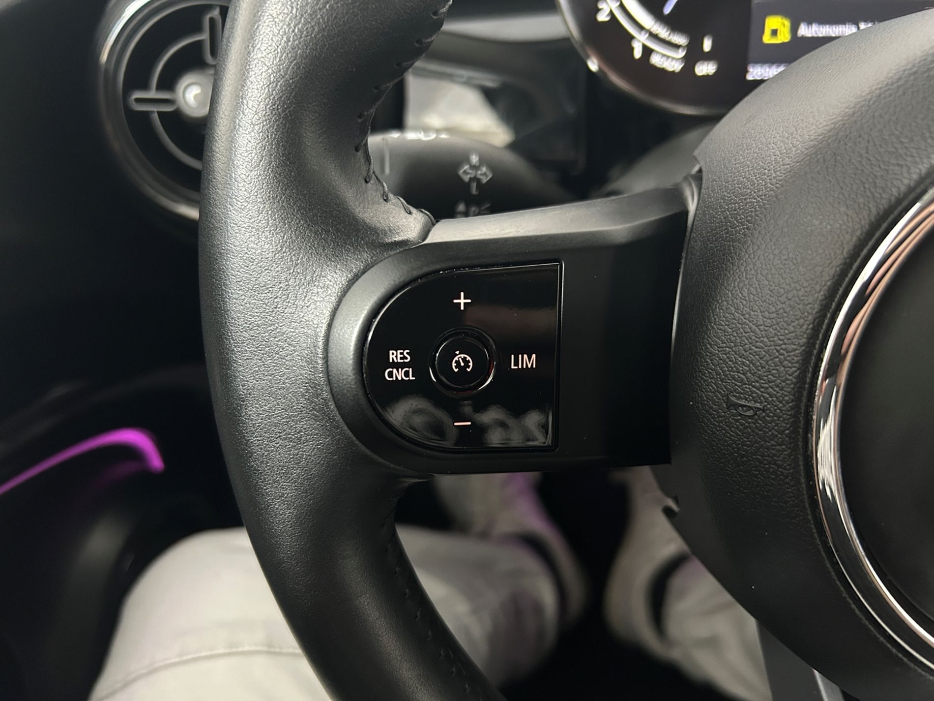 Mini 5p 1.5 Cooper Essential auto - Autoviemme