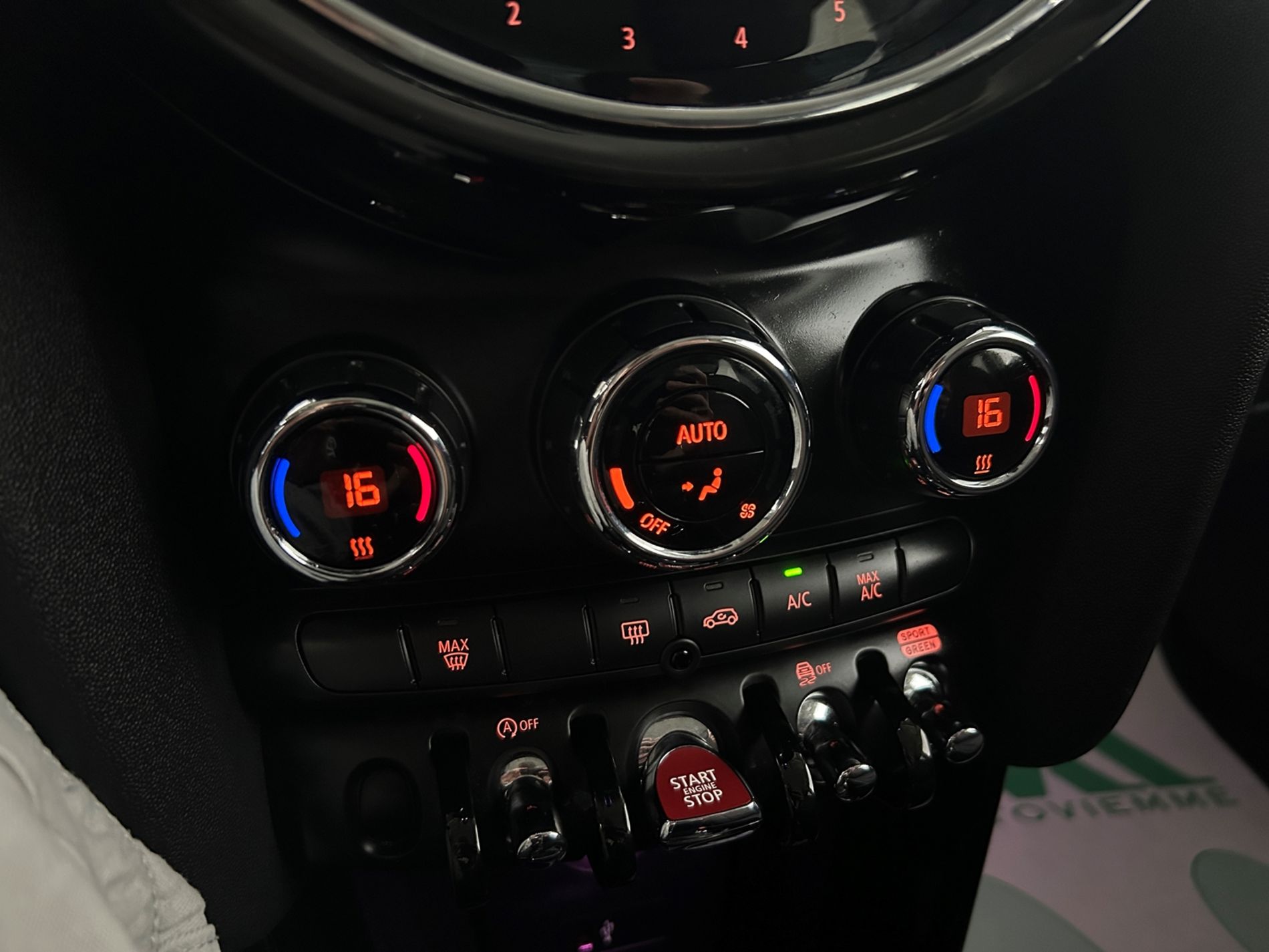 Mini 5p 1.5 Cooper Essential auto - Autoviemme