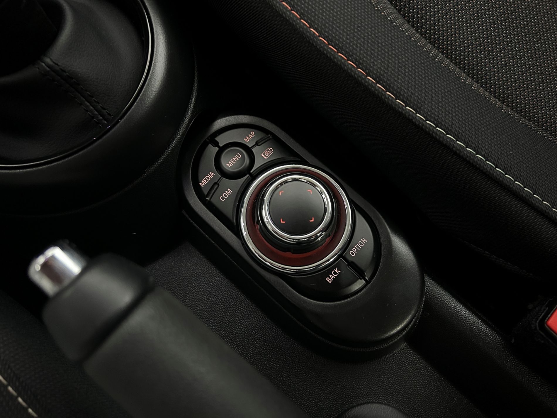 Mini 5p 1.5 Cooper Essential auto - Autoviemme