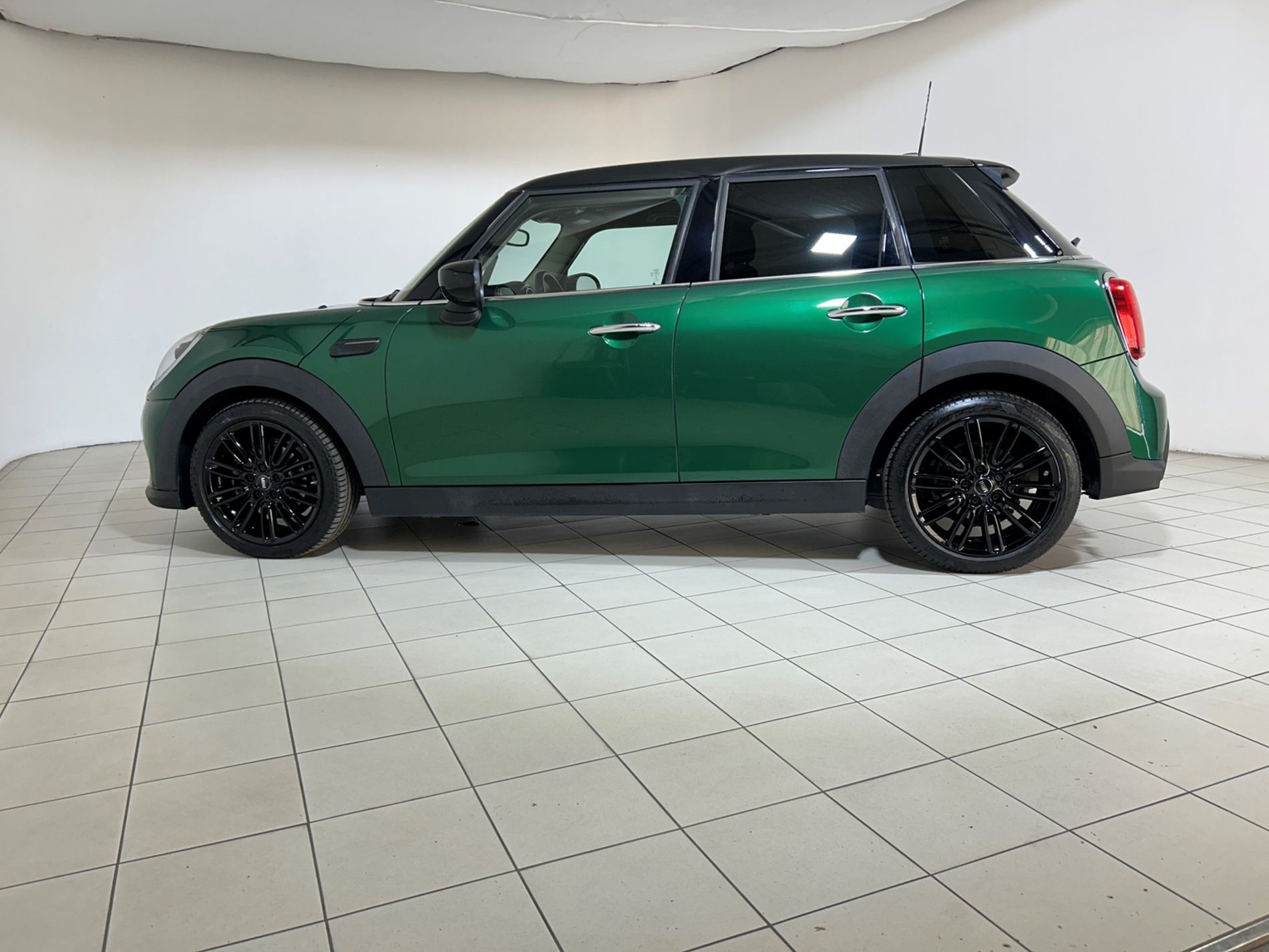 Mini Cooper 5 porte 1.5 Essential automatica - Autoviemme