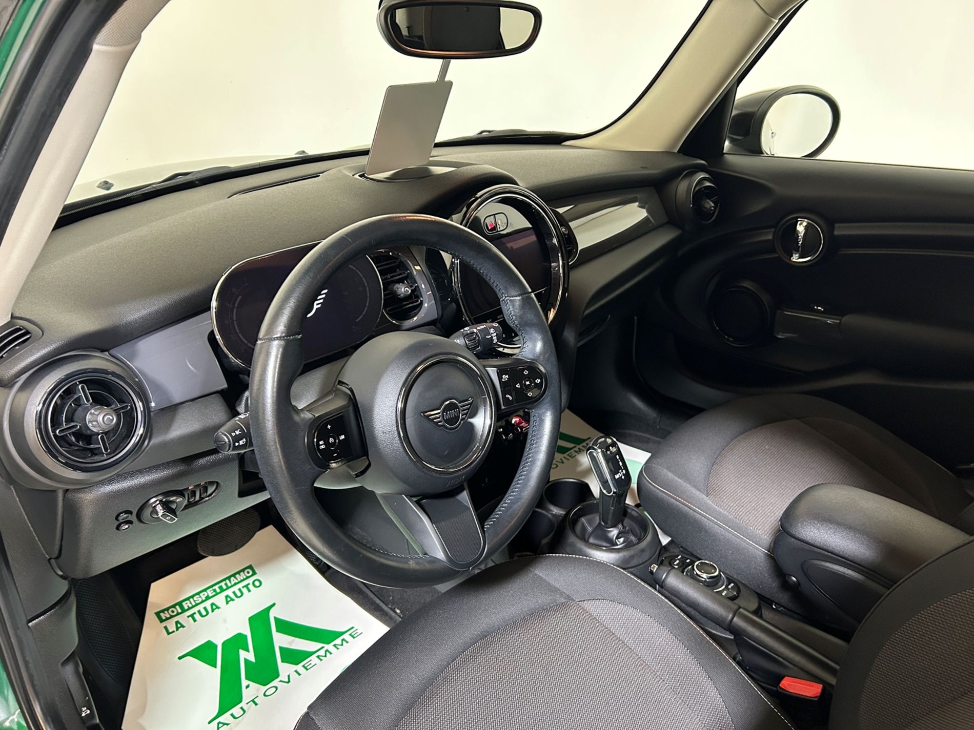 Mini Cooper 5 porte 1.5 Essential automatica - Autoviemme