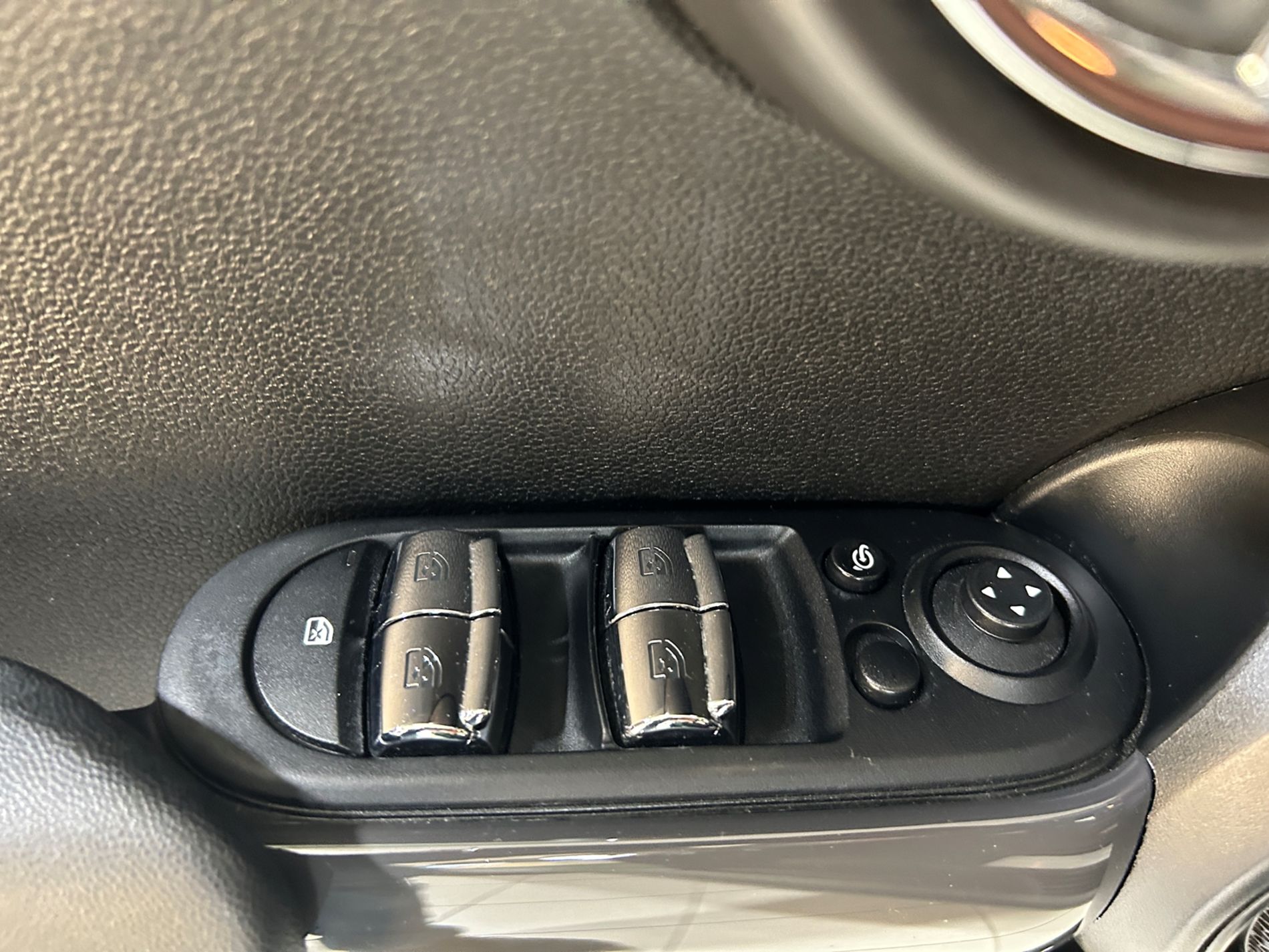 Mini Cooper 5 porte 1.5 Essential automatica - Autoviemme