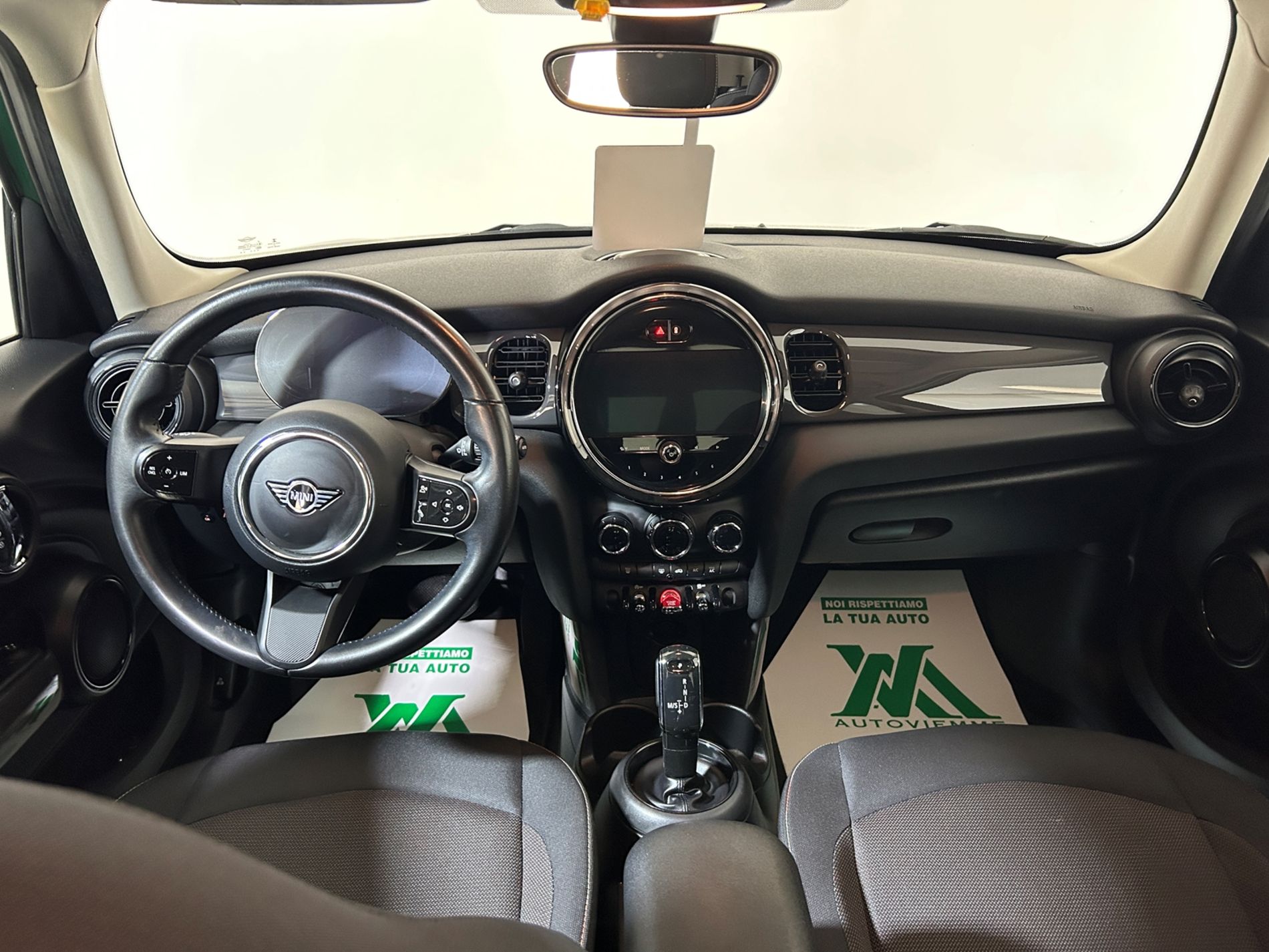 Mini Cooper 5 porte 1.5 Essential automatica - Autoviemme