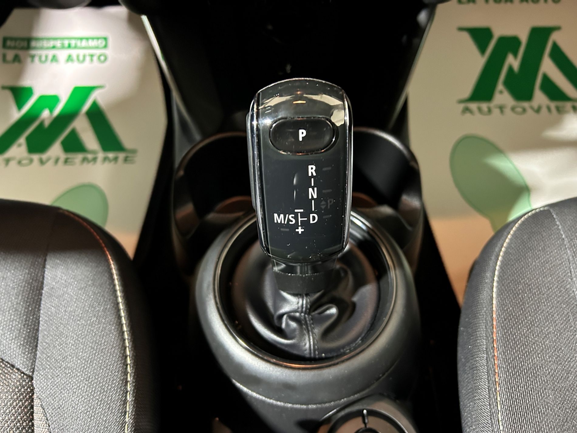 Mini Cooper 5 porte 1.5 Essential automatica - Autoviemme