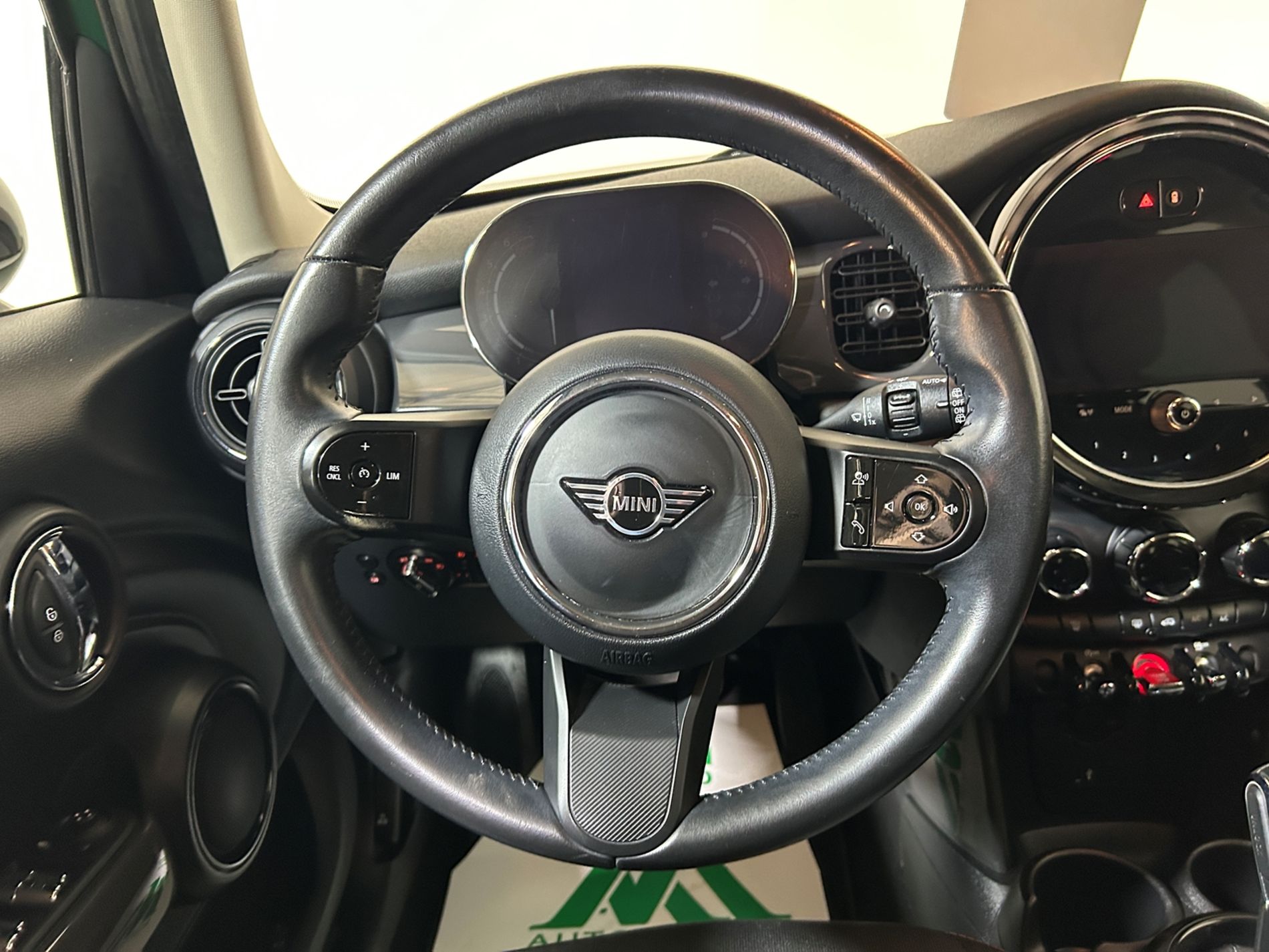 Mini Cooper 5 porte 1.5 Essential automatica - Autoviemme