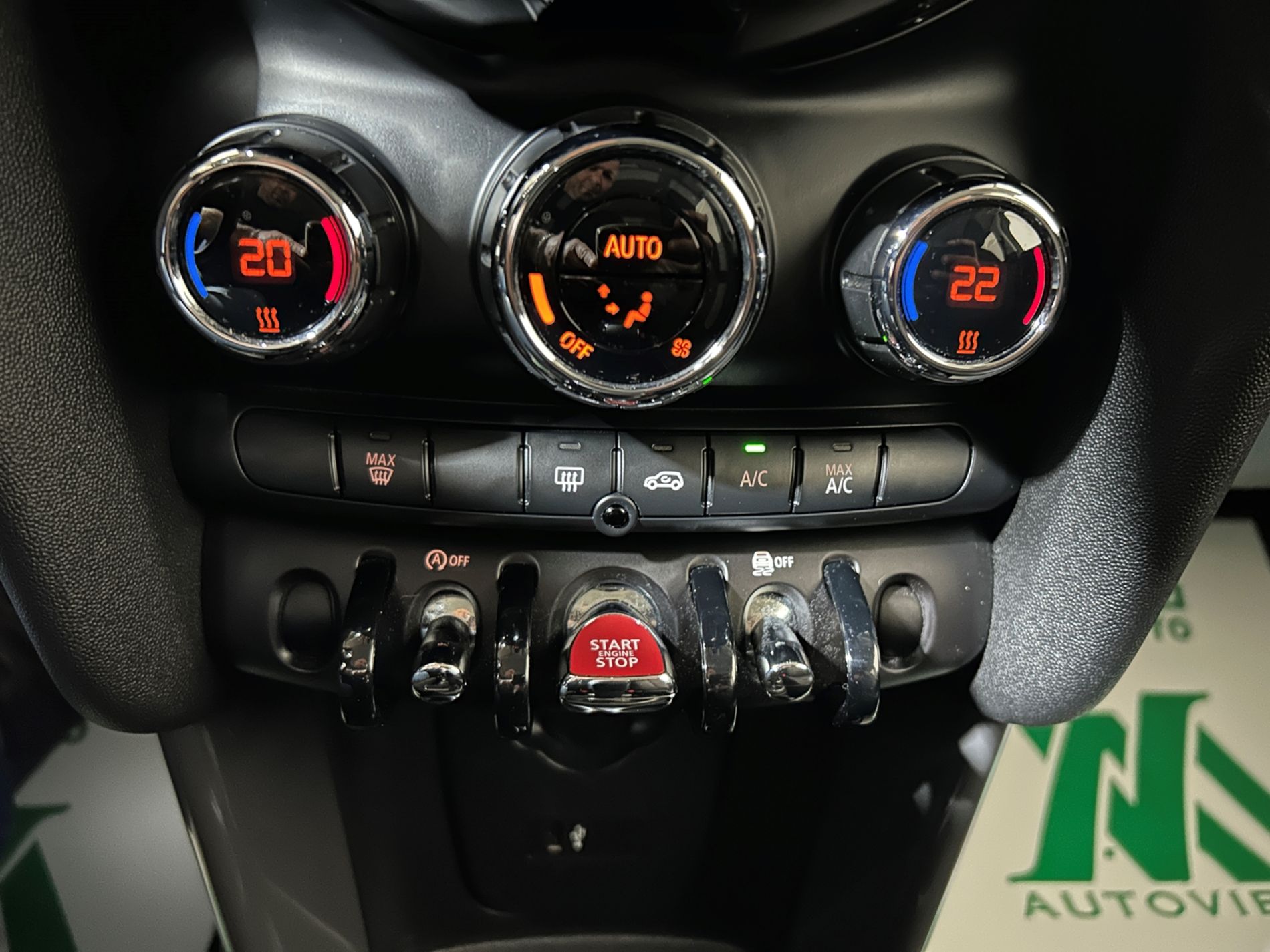 Mini Cooper 5 porte 1.5 Essential automatica - Autoviemme