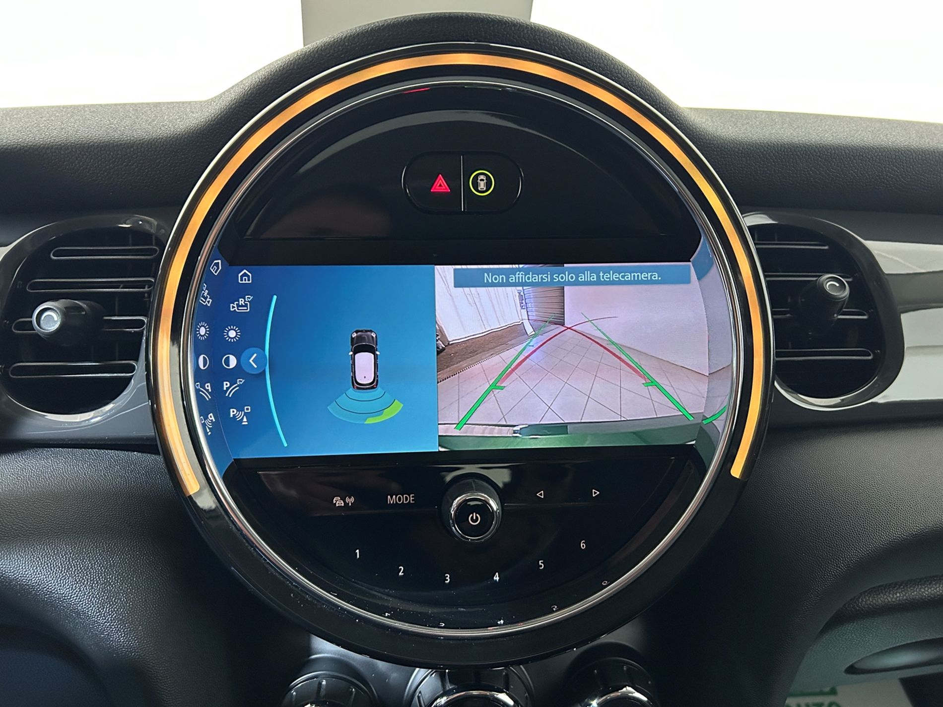 Mini Cooper 5 porte 1.5 Essential automatica - Autoviemme