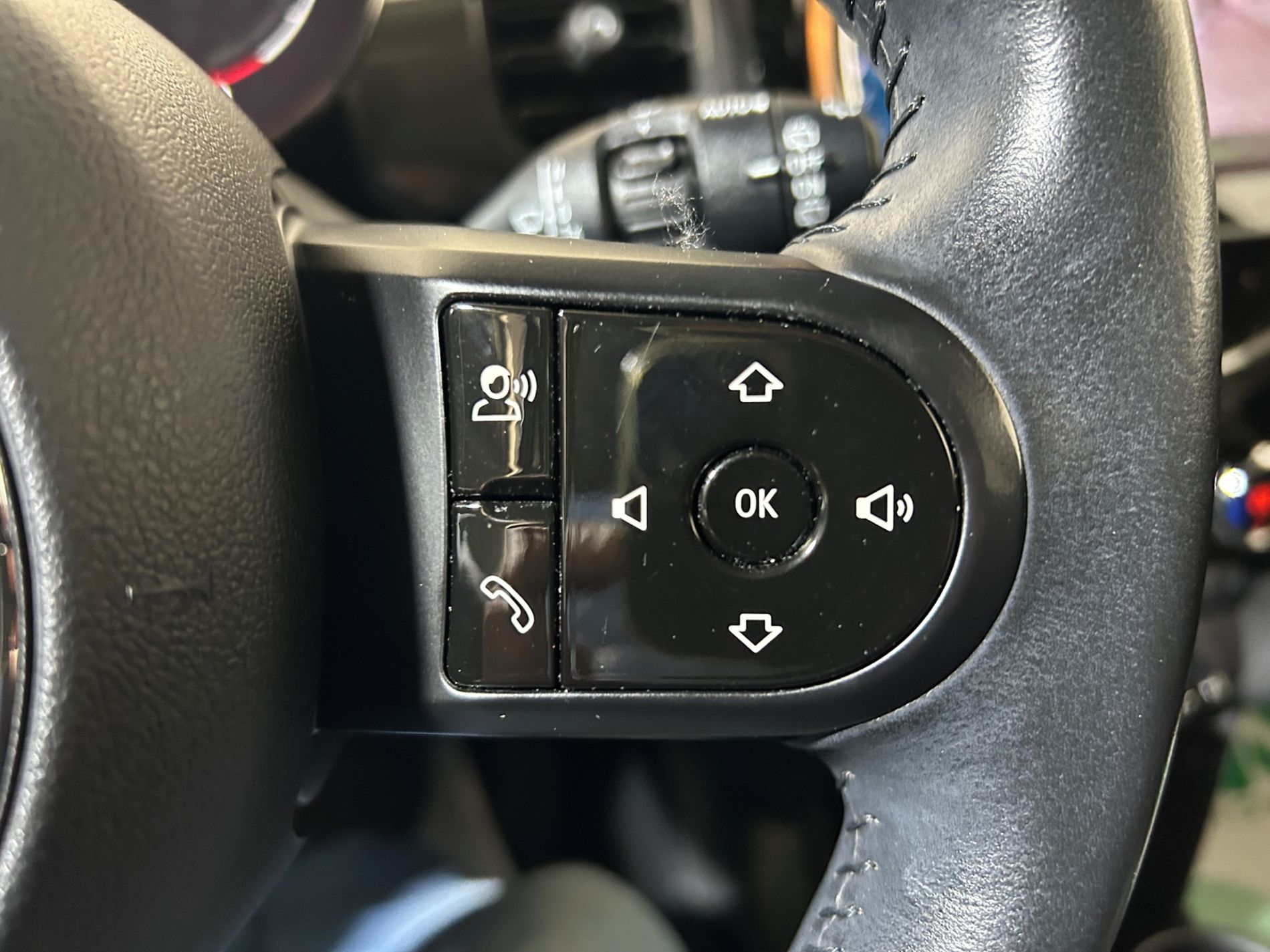 Mini Cooper 5 porte 1.5 Essential automatica - Autoviemme