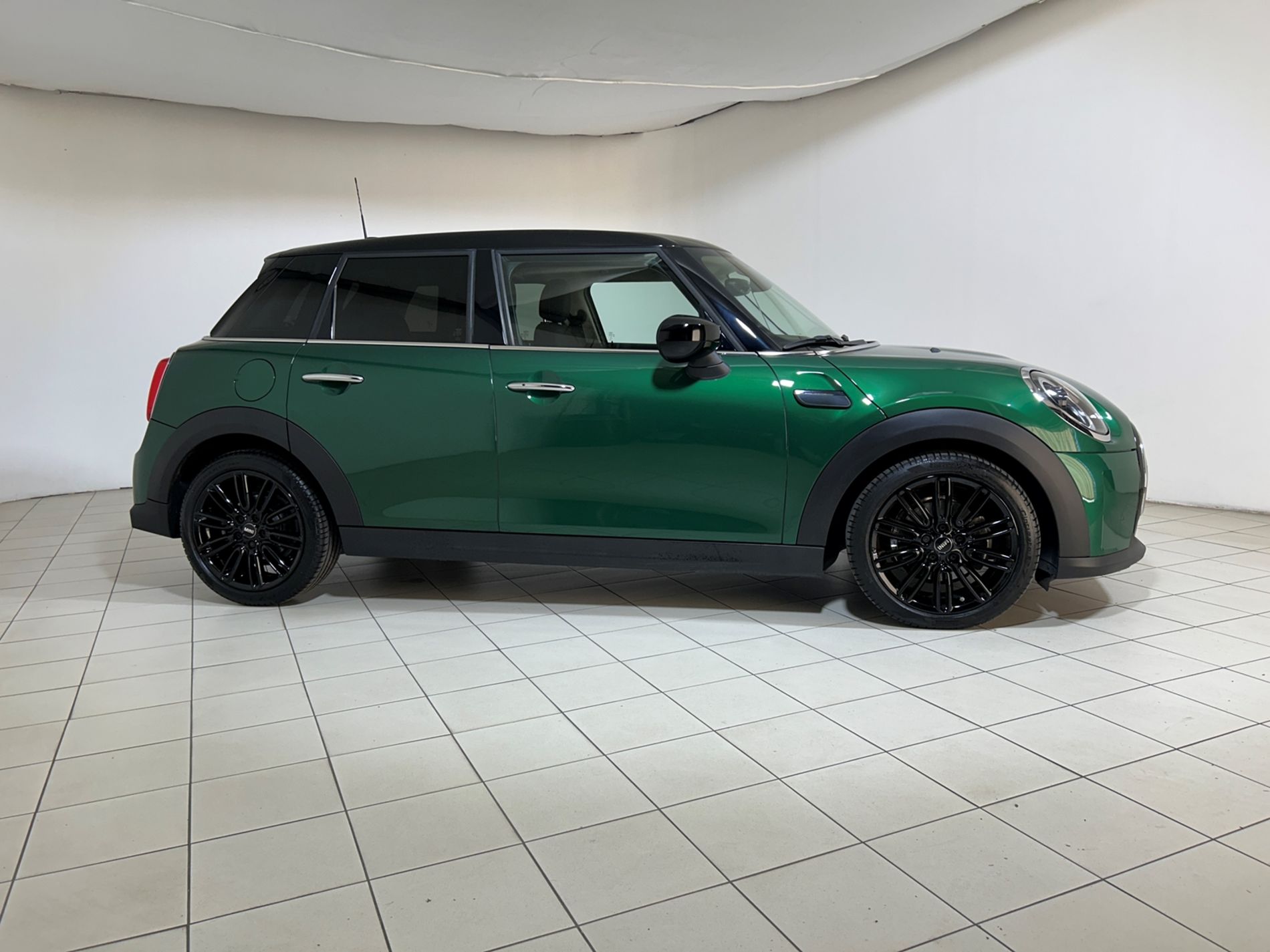 Mini Cooper 5 porte 1.5 Essential automatica - Autoviemme