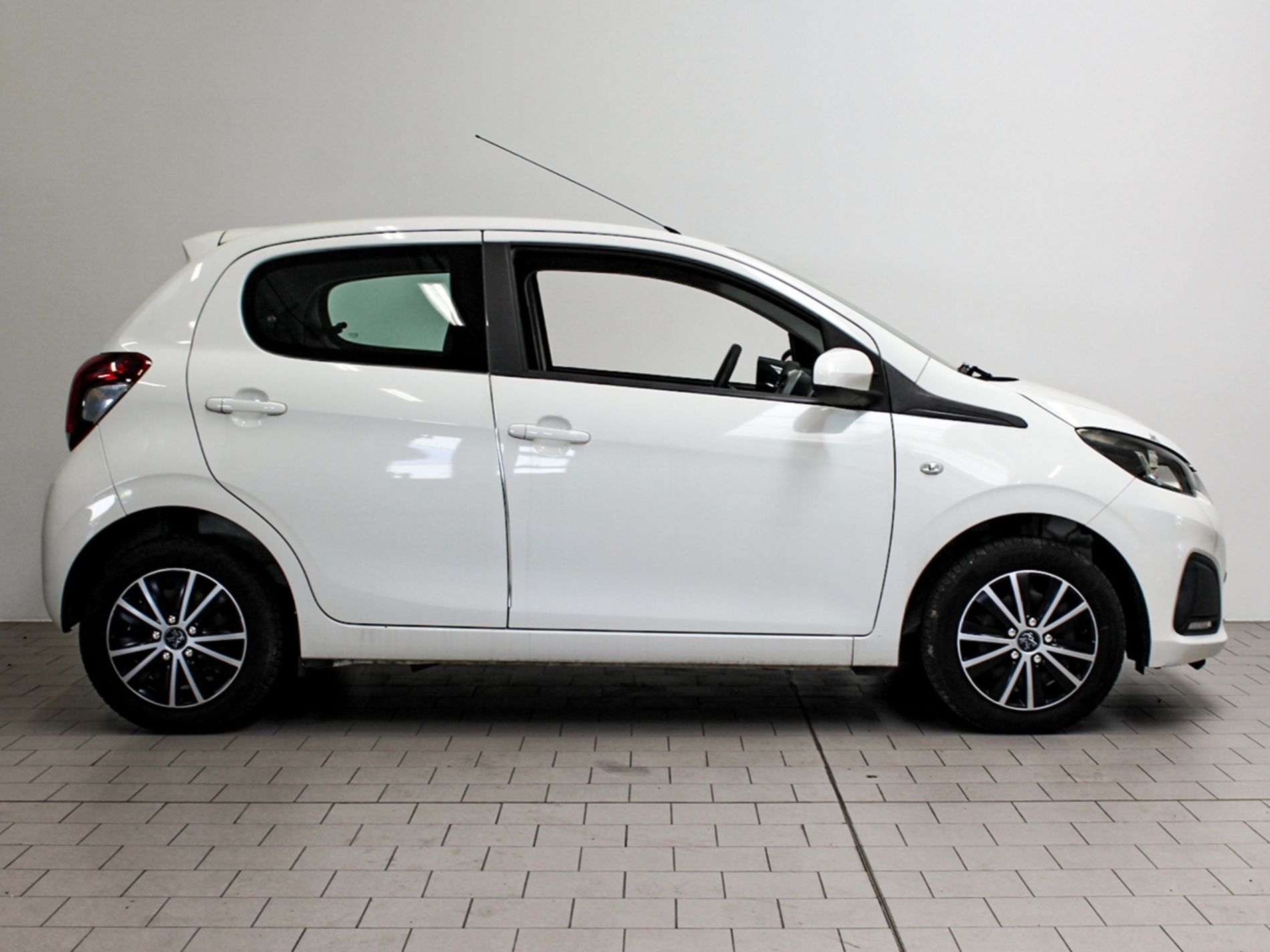 108 5p 1.0 12v Active - Autoviemme