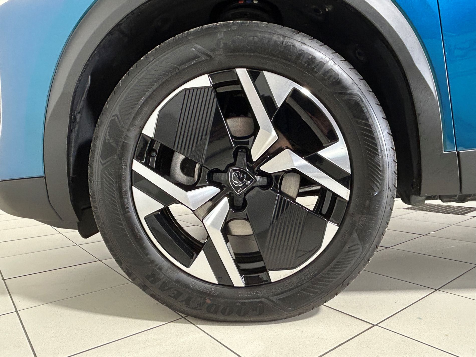 Peugeot 2008 1.2 Allure s&s 100 cv - Autoviemme
