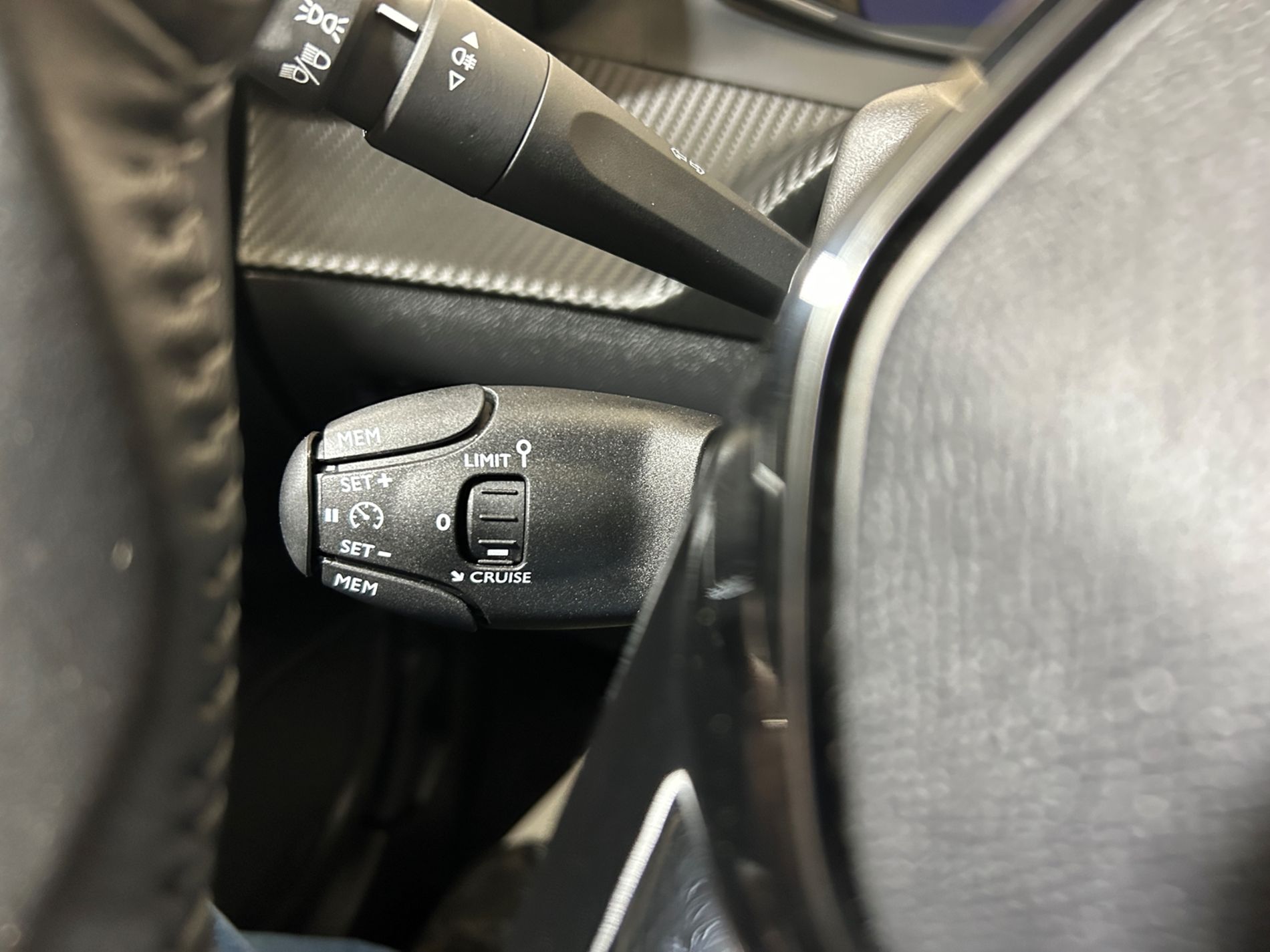 Peugeot 2008 1.2 Allure s&s 100 cv - Autoviemme