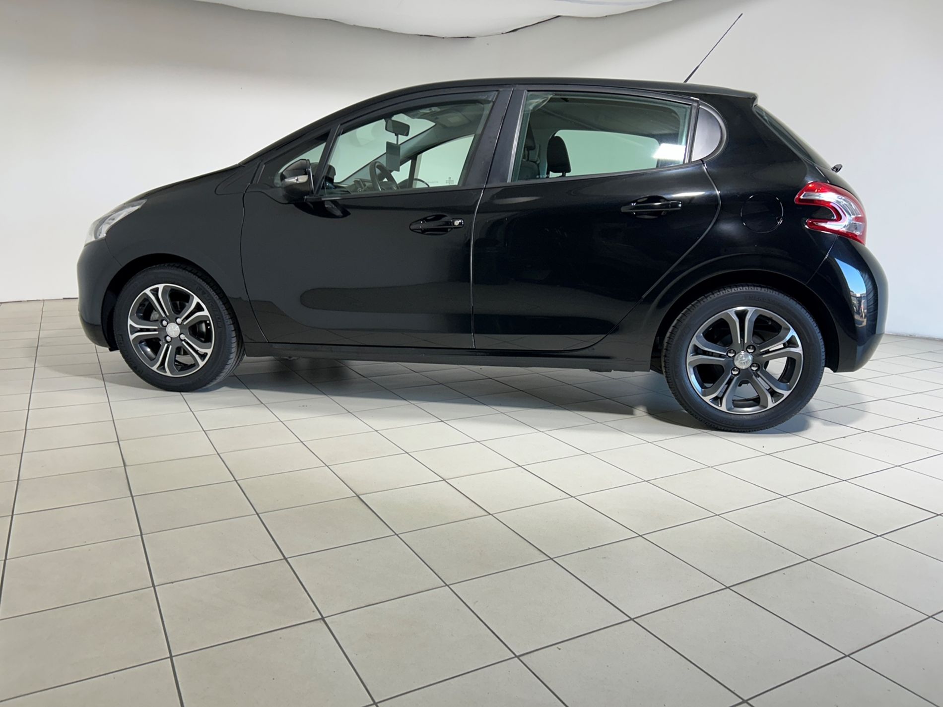 Peugeot 208 5p 1.2 puretech Active 82cv - Autoviemme