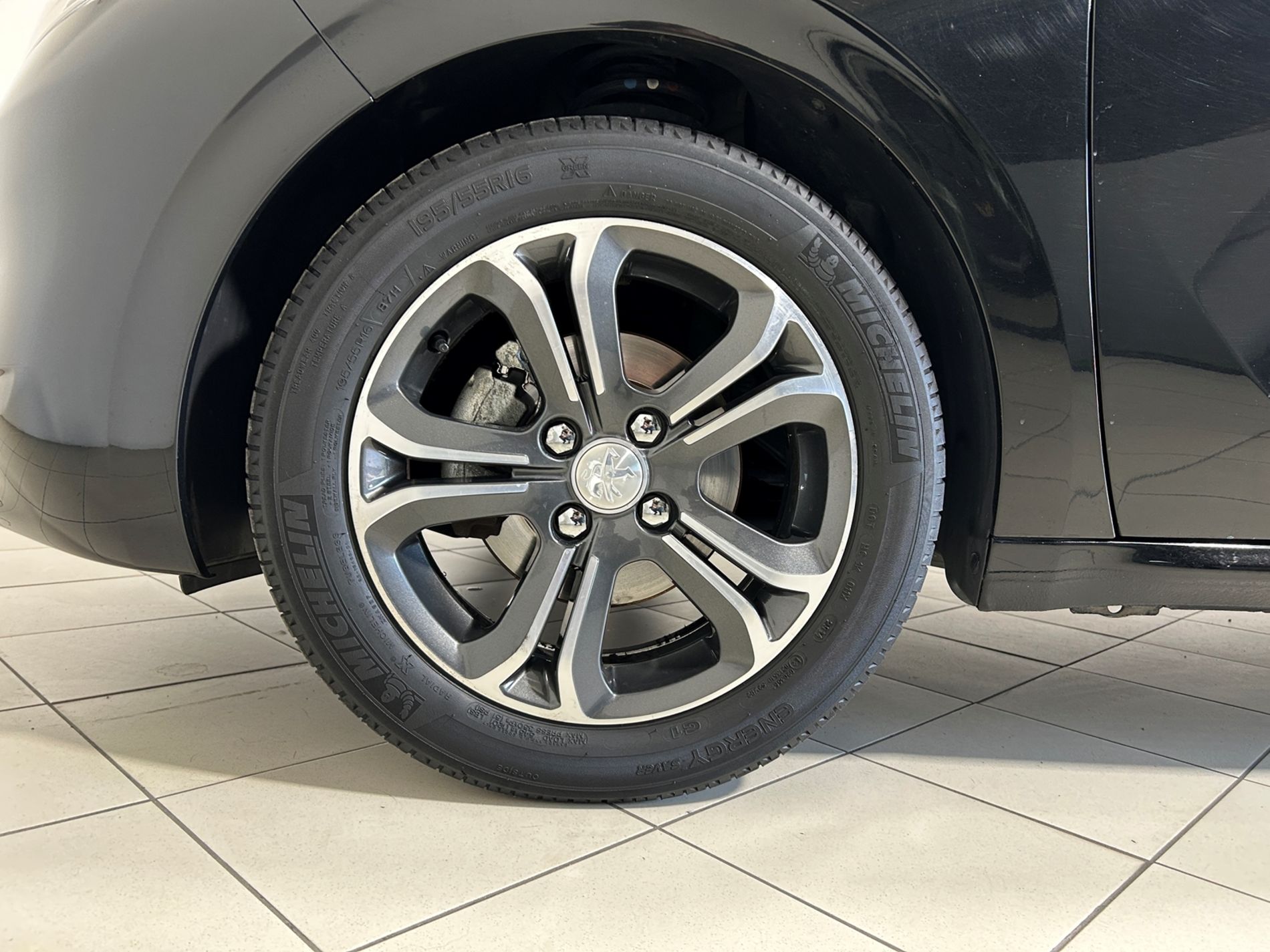 Peugeot 208 5p 1.2 puretech Active 82cv - Autoviemme