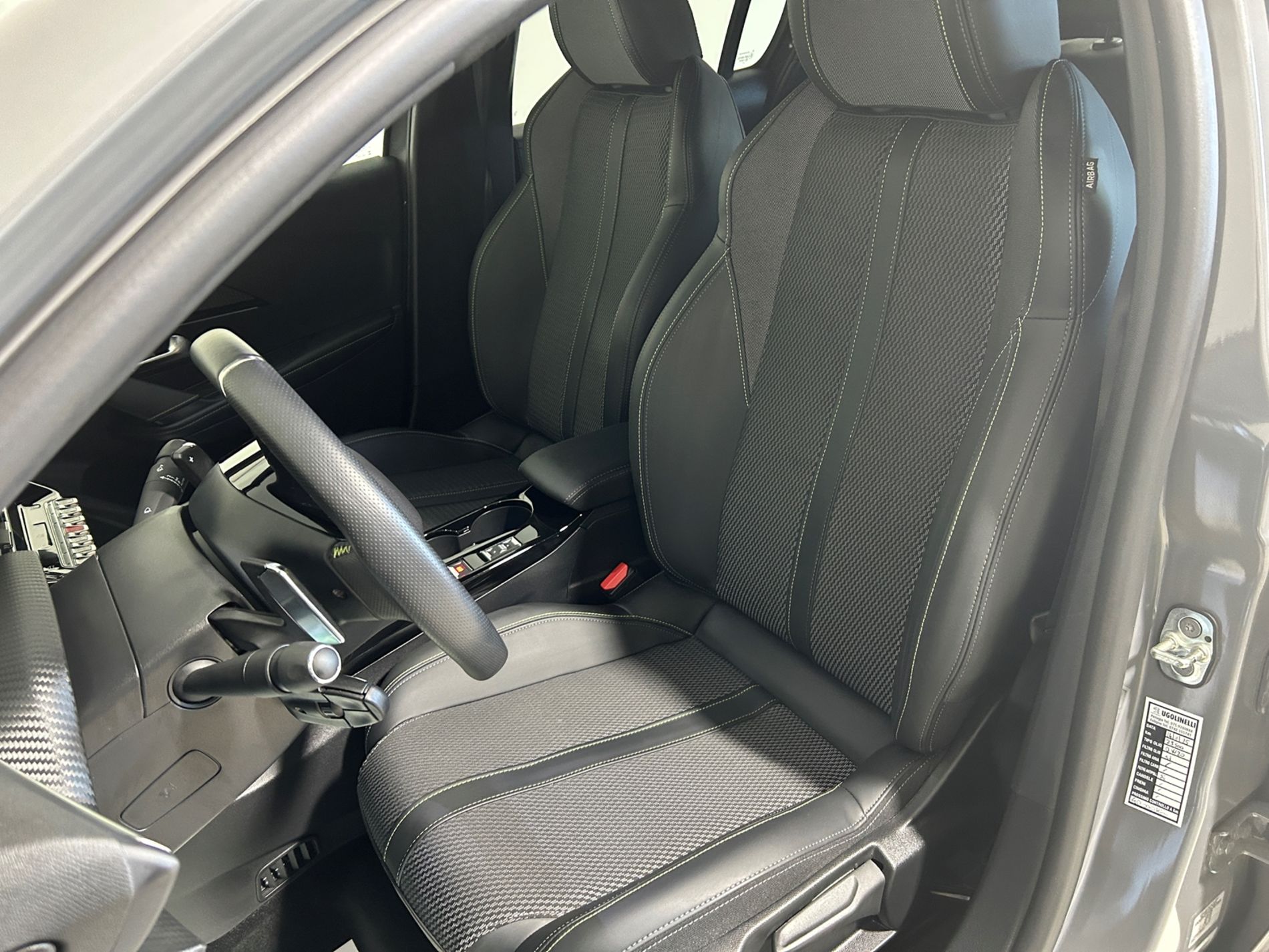 Peugeot 208 1.2 hybrid GT 145 cv e-dcs 6 - Autoviemme