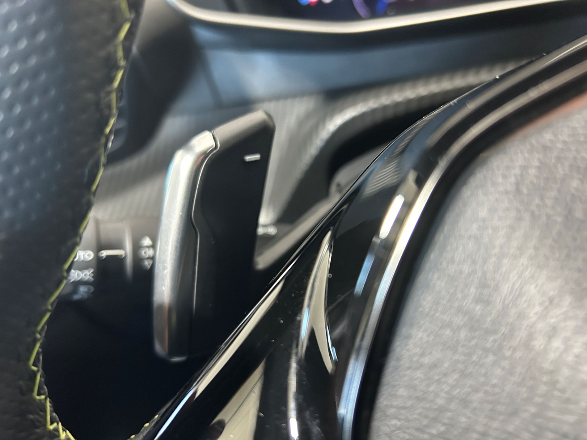 Peugeot 208 1.2 hybrid GT 145 cv e-dcs 6 - Autoviemme