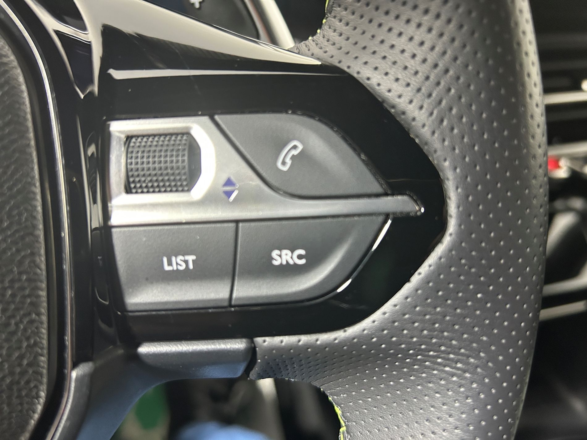 Peugeot 208 1.2 hybrid GT 145 cv e-dcs 6 - Autoviemme