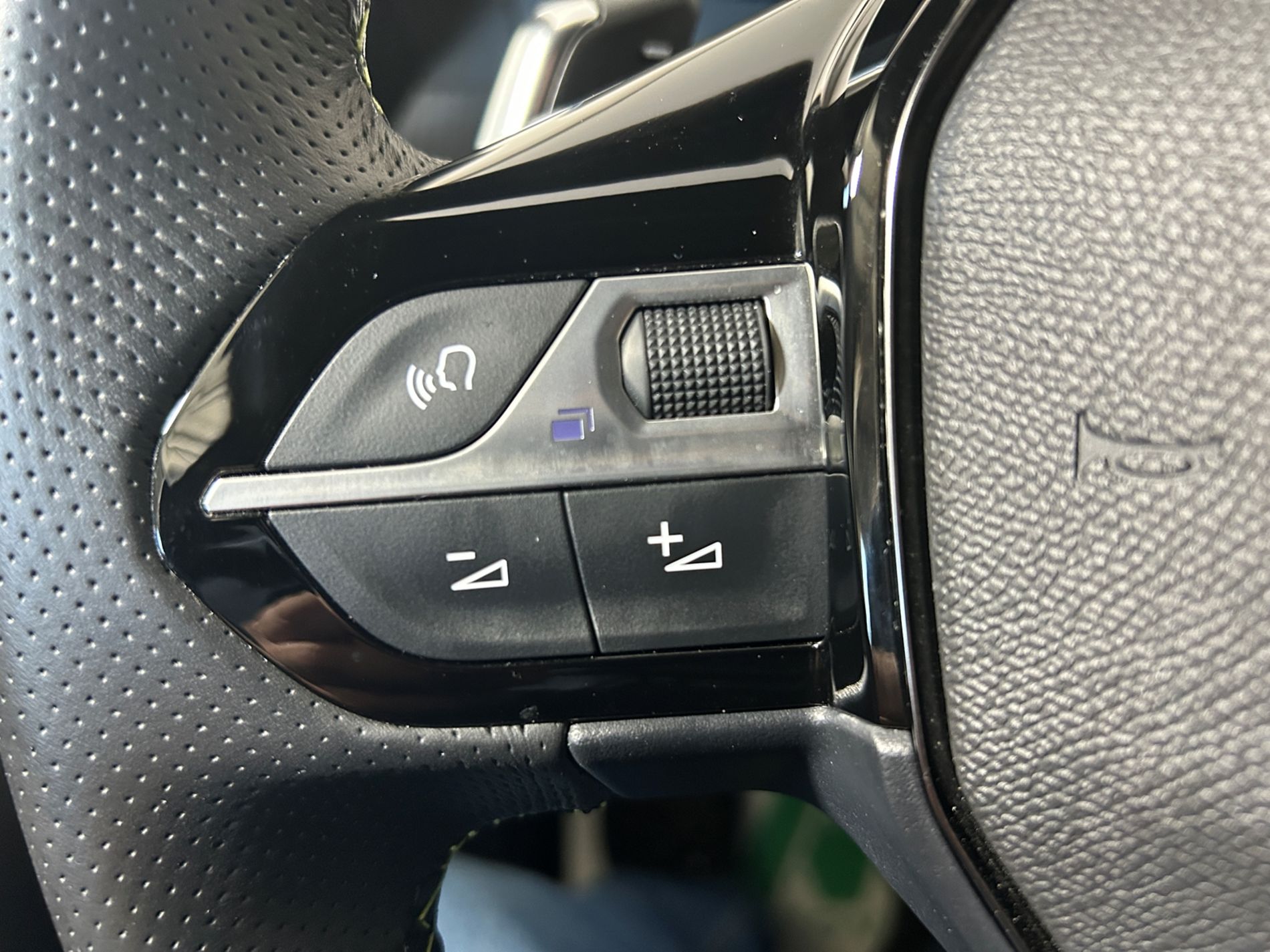 Peugeot 208 1.2 hybrid GT 145 cv e-dcs 6 - Autoviemme