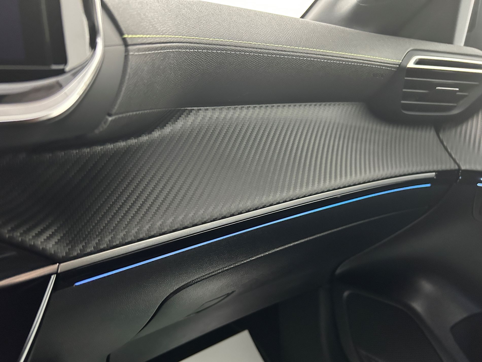 Peugeot 208 1.2 hybrid GT 145 cv e-dcs 6 - Autoviemme