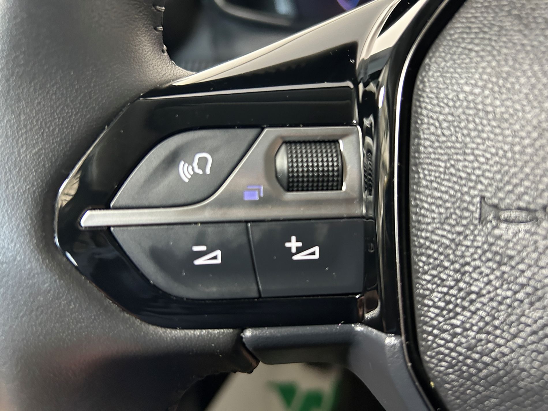 Peugeot 208 1.2  Allure 100 cv e-dcs 6   - Autoviemme