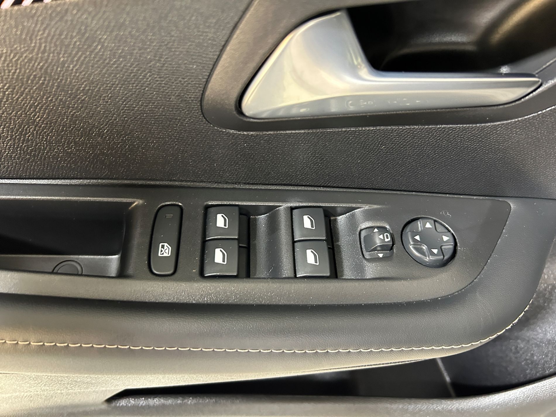 Peugeot 208 1.2 Allure 100cv e-dcs 6   - Autoviemme