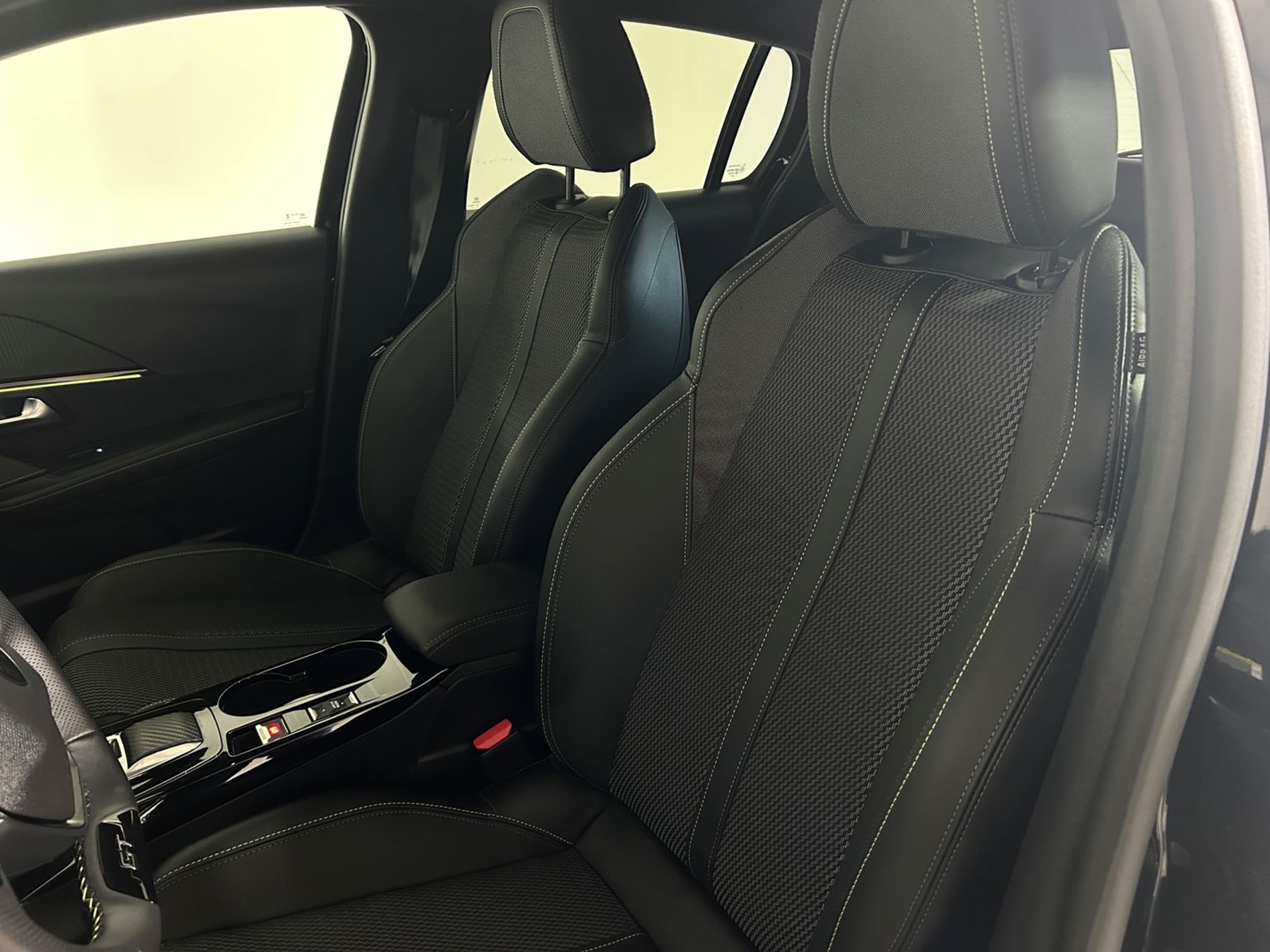 208 hybrid GT 145cv - Autoviemme