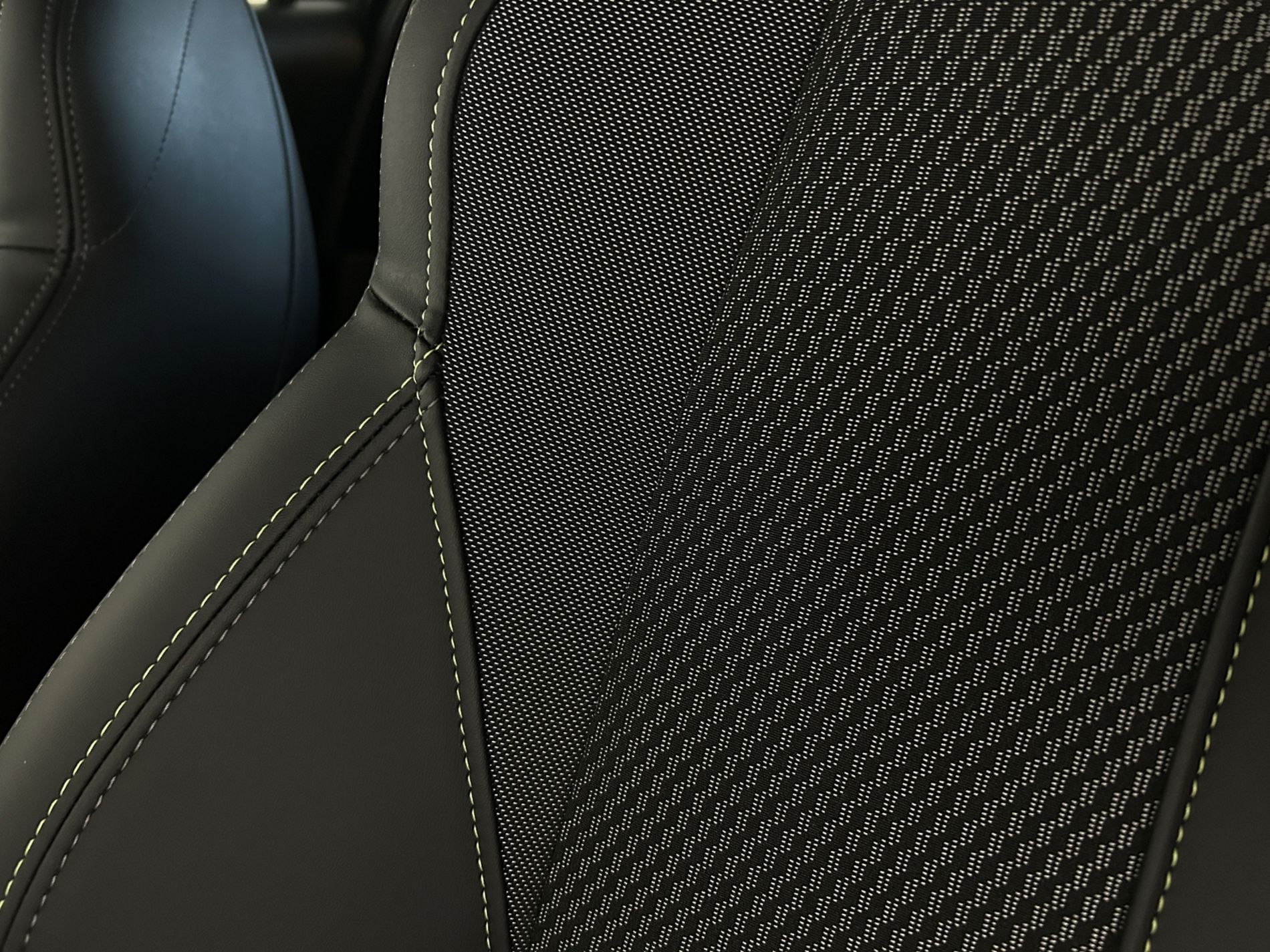 208 hybrid GT 145cv - Autoviemme