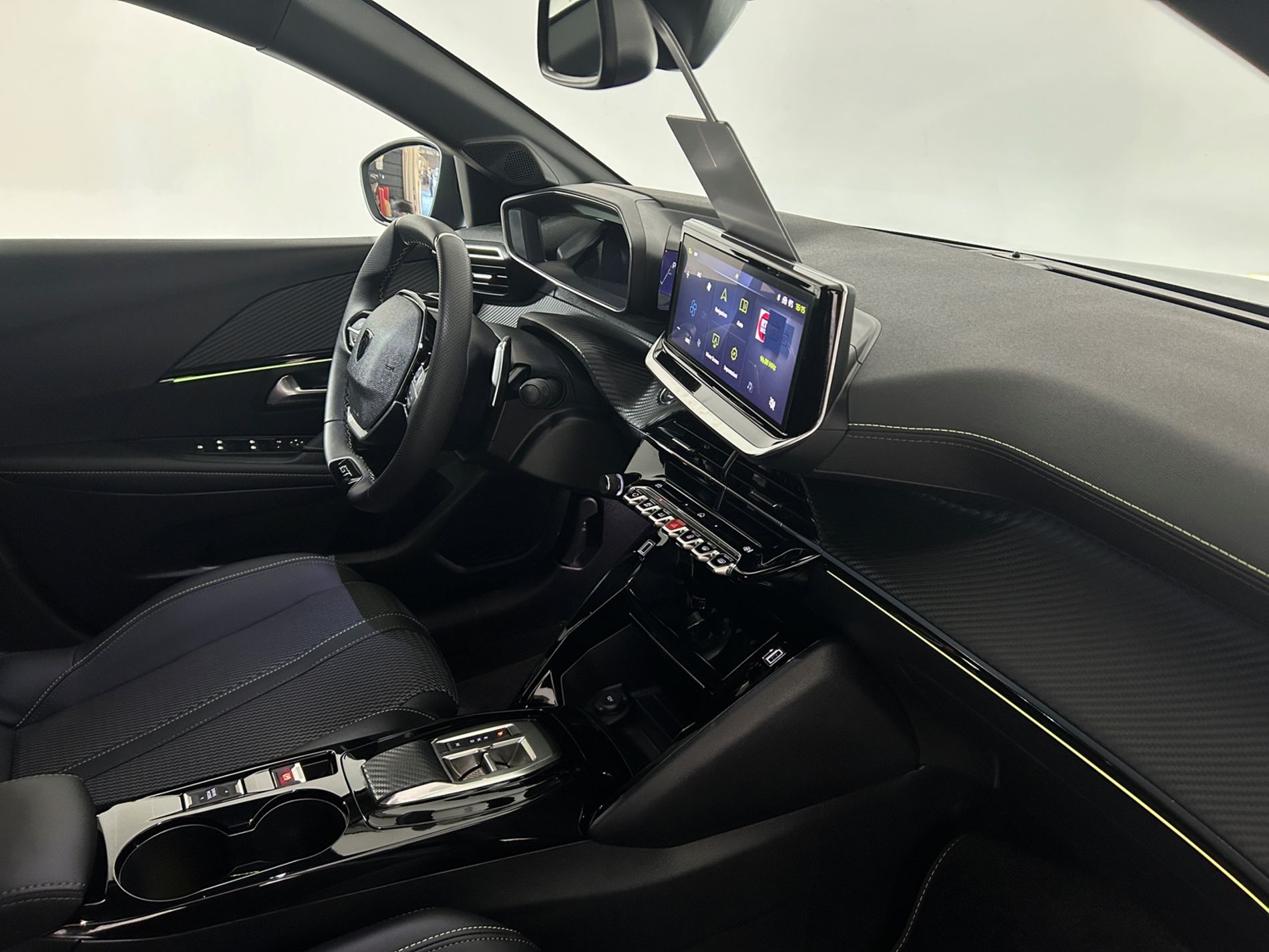 208 hybrid GT 145cv - Autoviemme