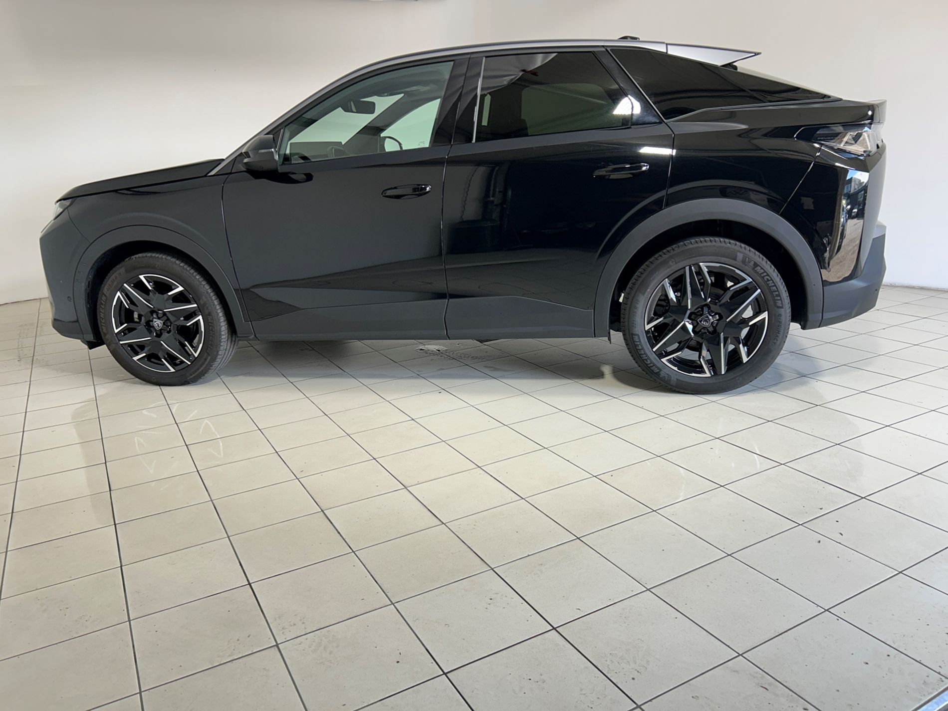 Peugeot 3008 1.2 hybrid Active 100cv e-dcs 6   - Autoviemme