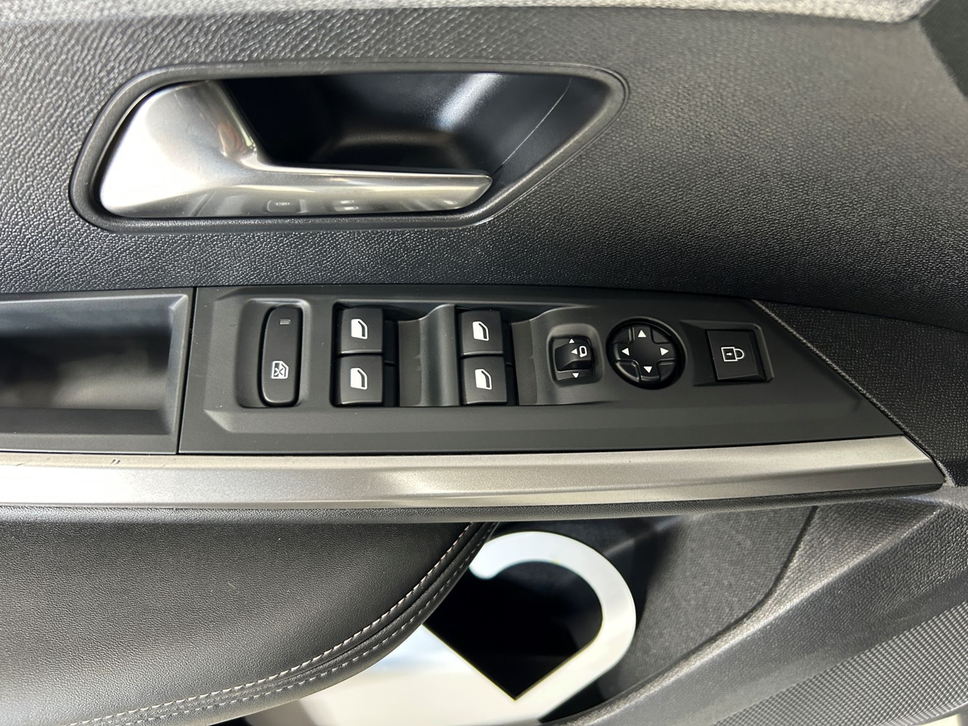 Peugeot 3008 1.2 hybrid Active 100cv e-dcs 6   - Autoviemme