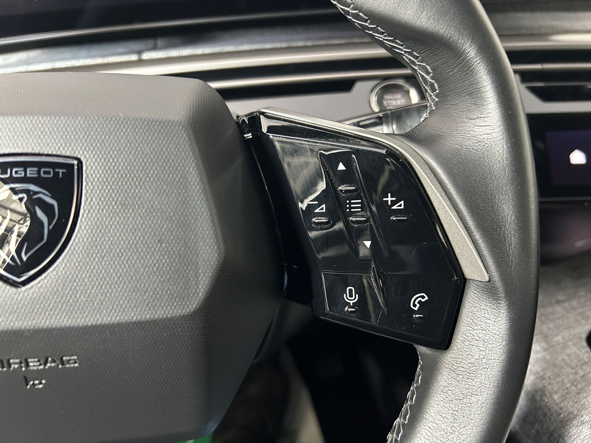 Peugeot 3008 1.2 hybrid Active 100cv e-dcs 6   - Autoviemme