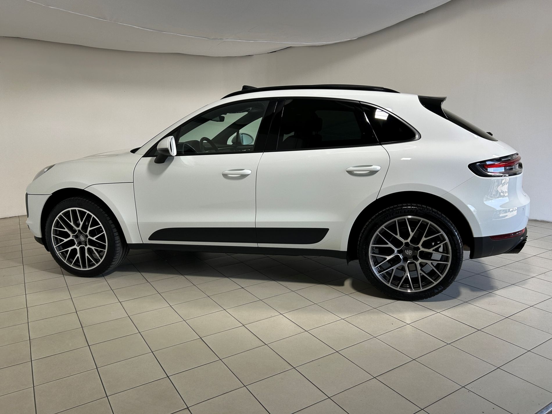 Porsche Macan 2.0 245 cv sospensioni dinamiche tetto panoramico - Autoviemme