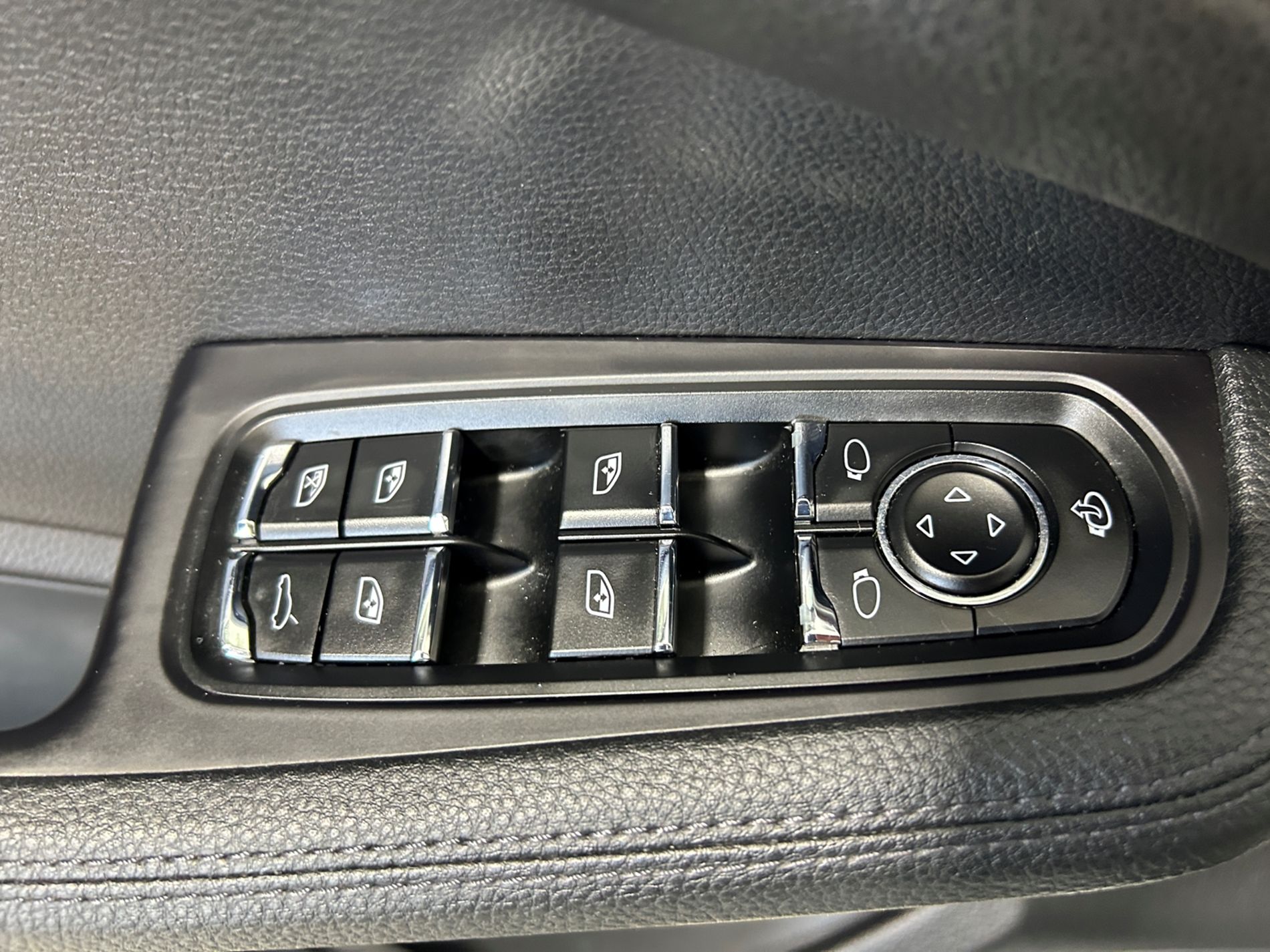 Porsche Macan 2.0 245 cv sospensioni dinamiche tetto panoramico - Autoviemme