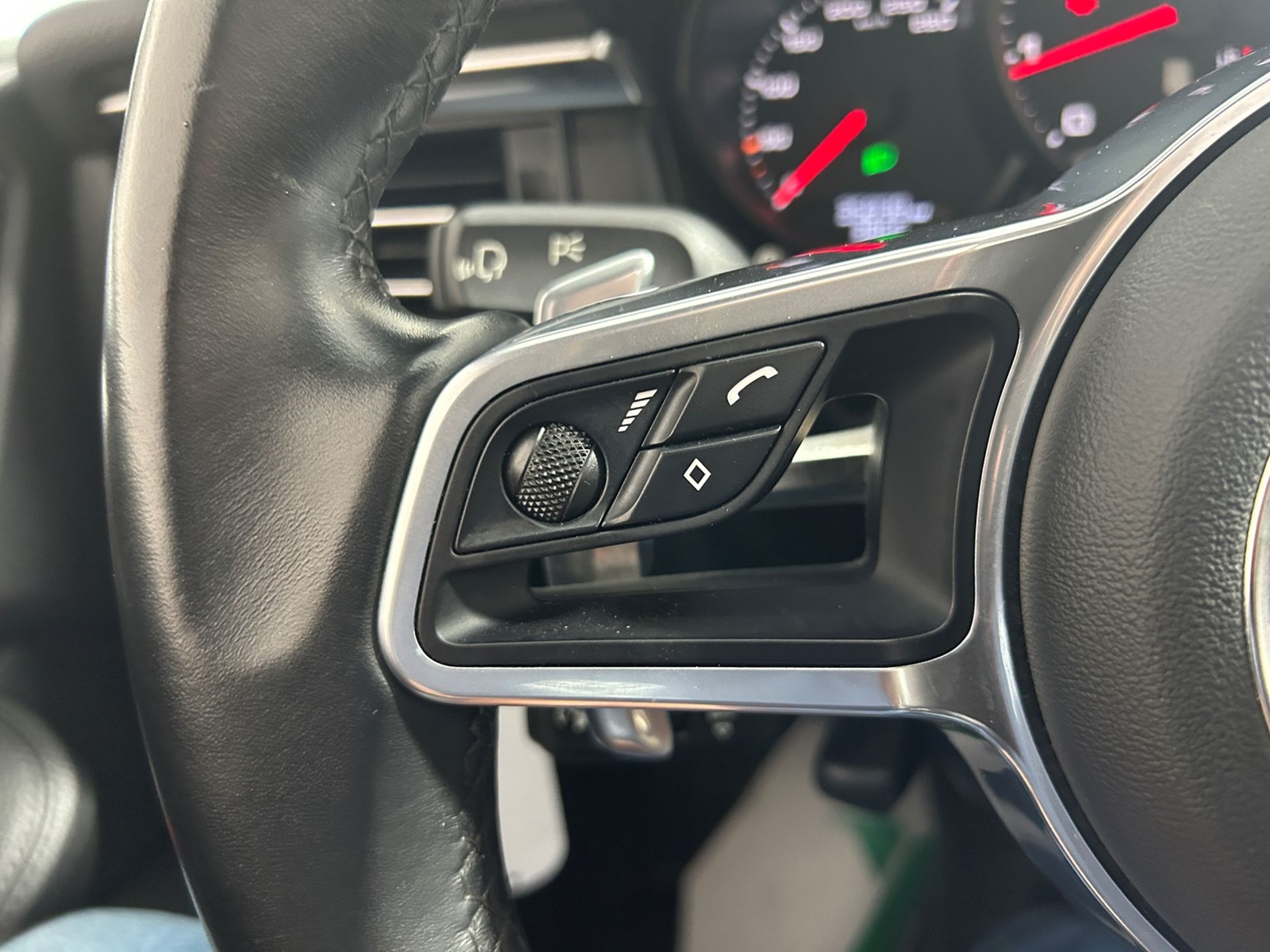 Porsche Macan 2.0 245 cv sospensioni dinamiche tetto panoramico - Autoviemme