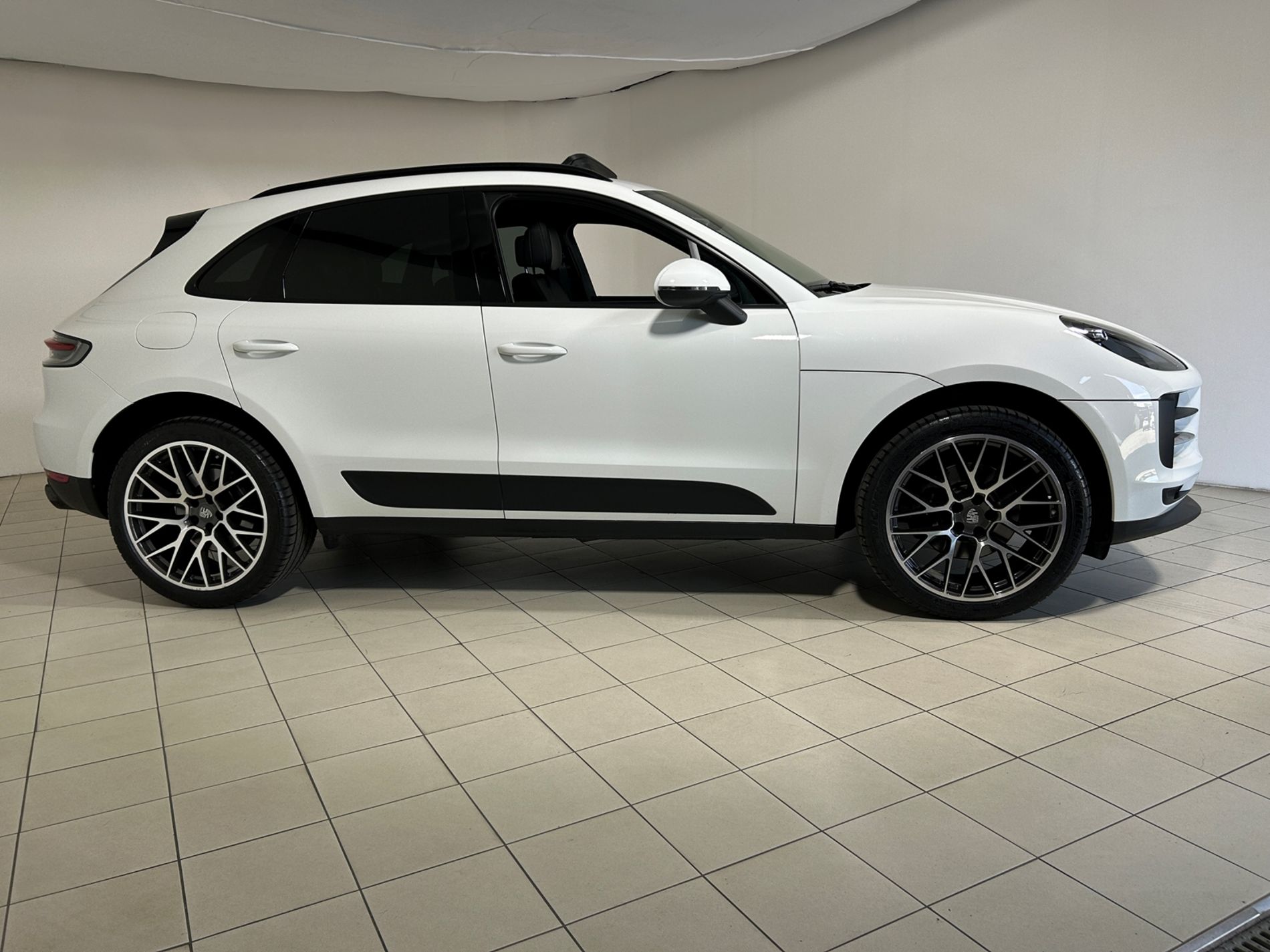 Porsche Macan 2.0 245 cv sospensioni dinamiche tetto panoramico - Autoviemme