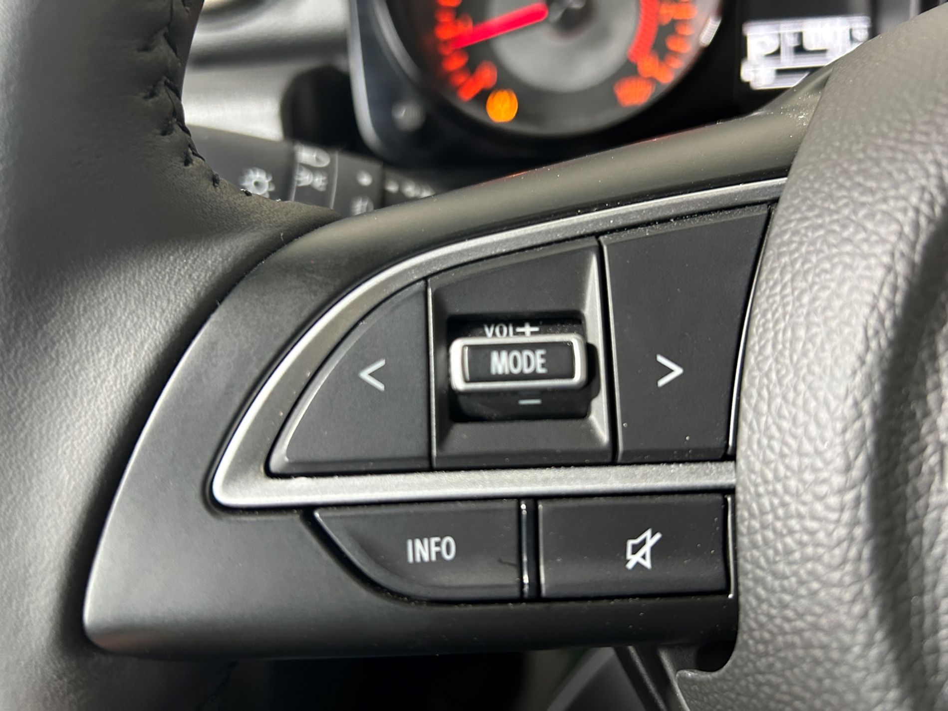 Suzuki Jimny 1.5 Cambio Automatico 5 porte 4 posti - Autoviemme