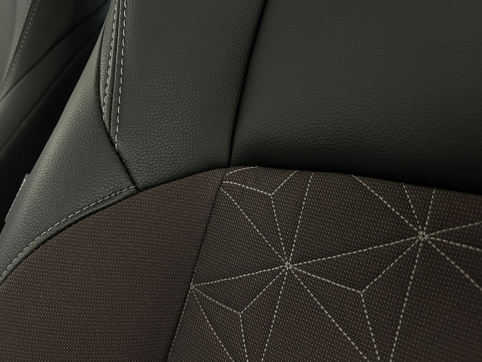 Yaris Cross Lounge 130cv - Autoviemme