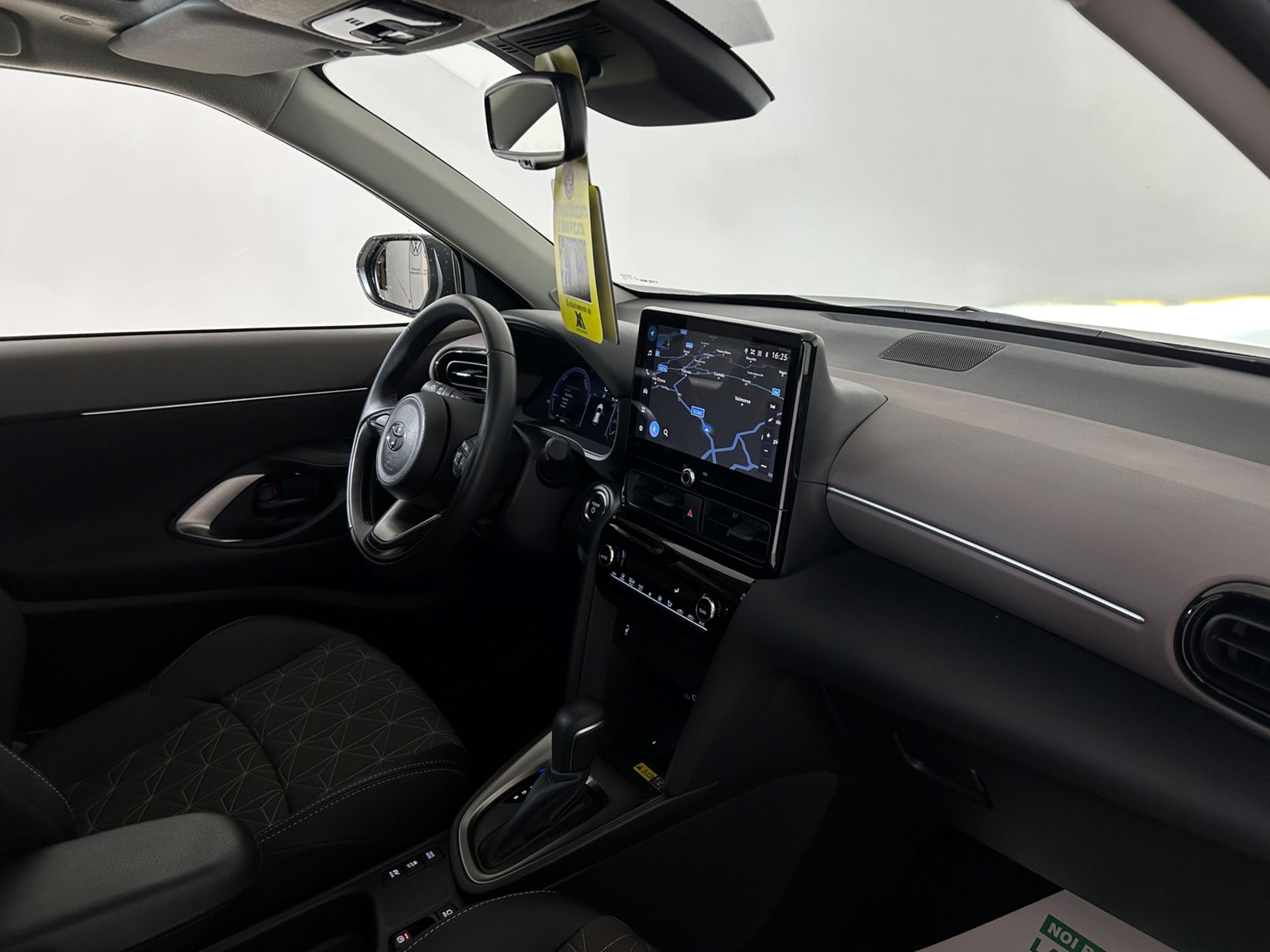 Yaris Cross Lounge 130cv - Autoviemme