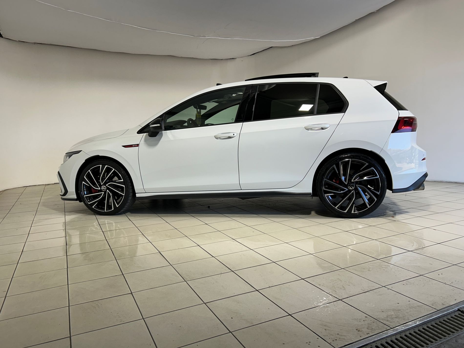 Volkswagen Golf 2.0 tsi GTI 245 cv dsg Tetto apribile sedili in pelle ventilati - Autoviemme